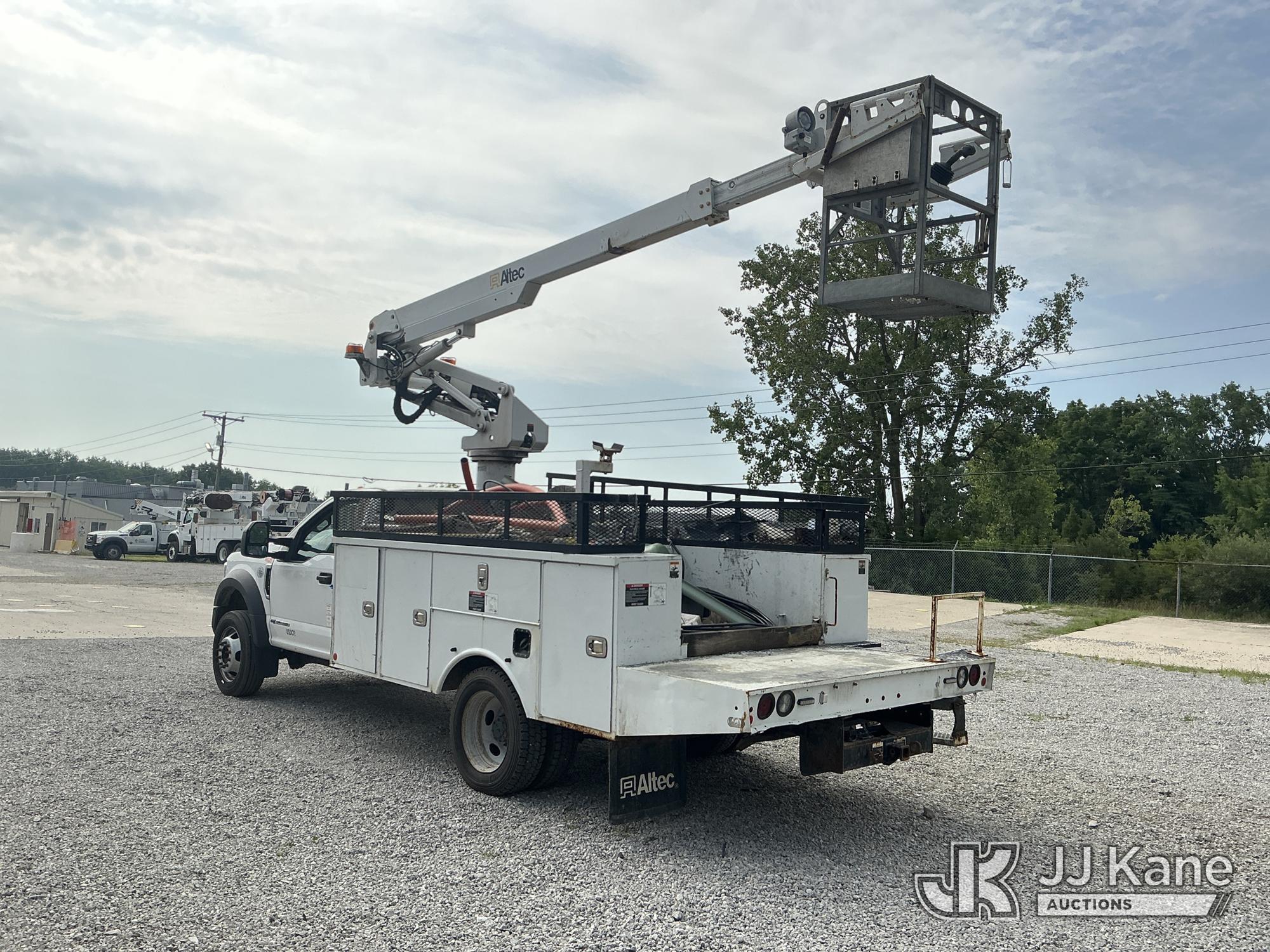 Altec AT235P Articulating & Telescopic Non-Insulated Cable Placing Bucket Truck On 2019 Ford F-550 Service Truck (1626127) - photo 2