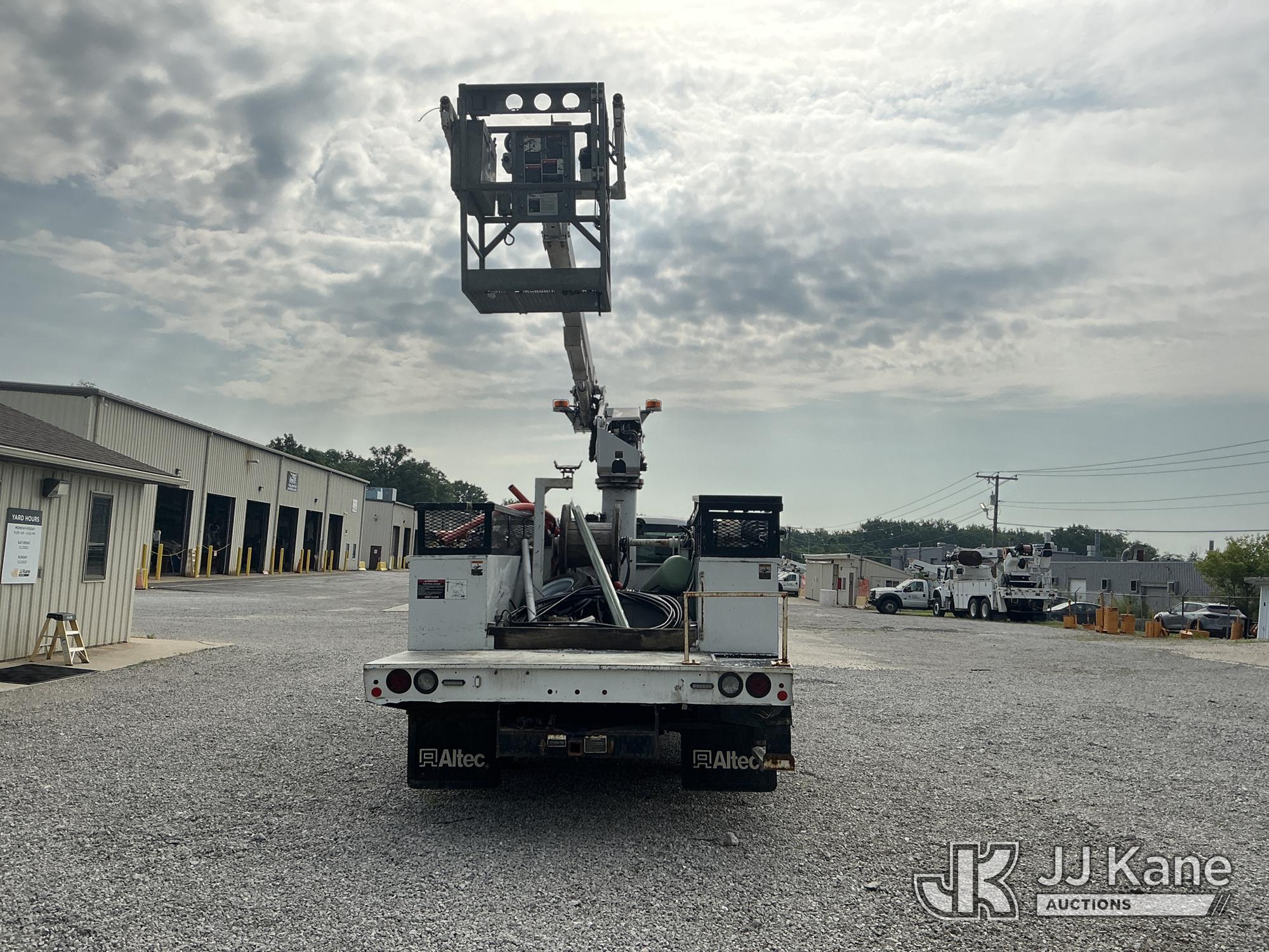 Altec AT235P Articulating & Telescopic Non-Insulated Cable Placing Bucket Truck On 2019 Ford F-550 Service Truck (1626127) - photo 3
