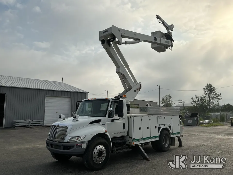 Versalift VST5000I02 Articulating & Telescopic Material Handling Bucket Truck On 2014 International DuraStar 4300 Utility Truck (1626390)