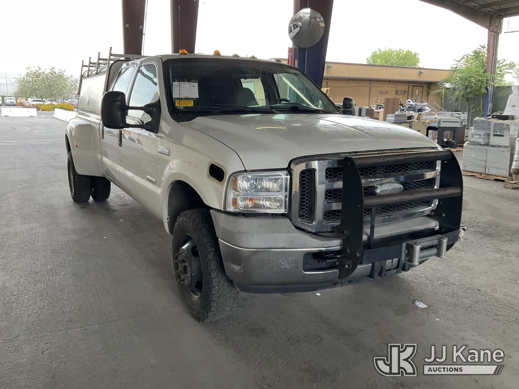 2006 Ford F-350 SD Crew-Cab Dual Wheel Pickup Truck (1626732) - photo 2