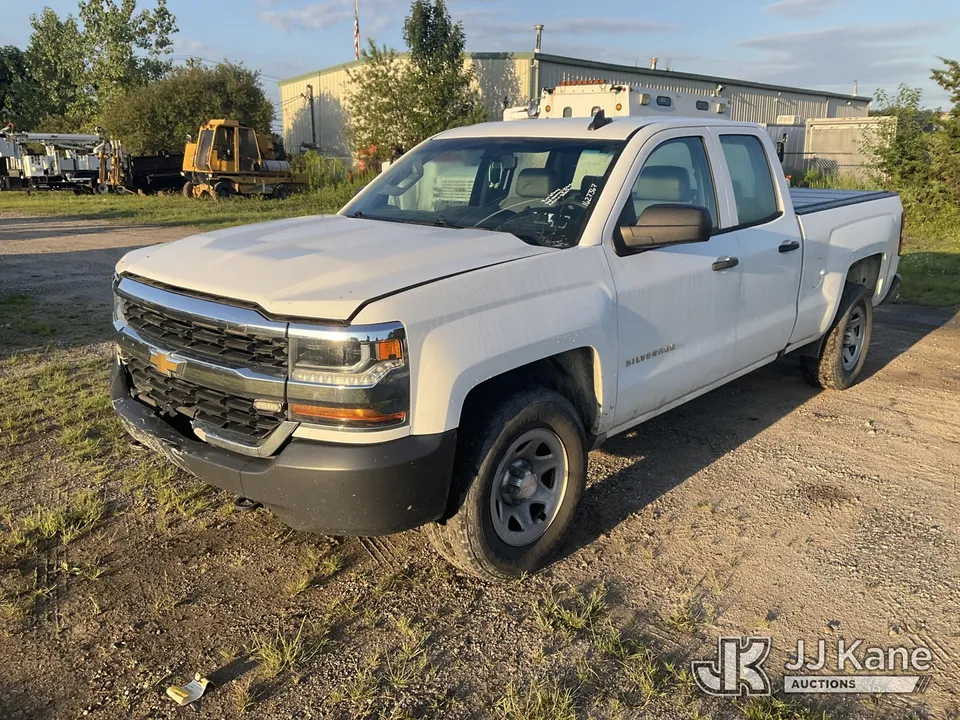2017 Chevrolet Silverado 1500 Extended-Cab Pickup Truck (1627367)