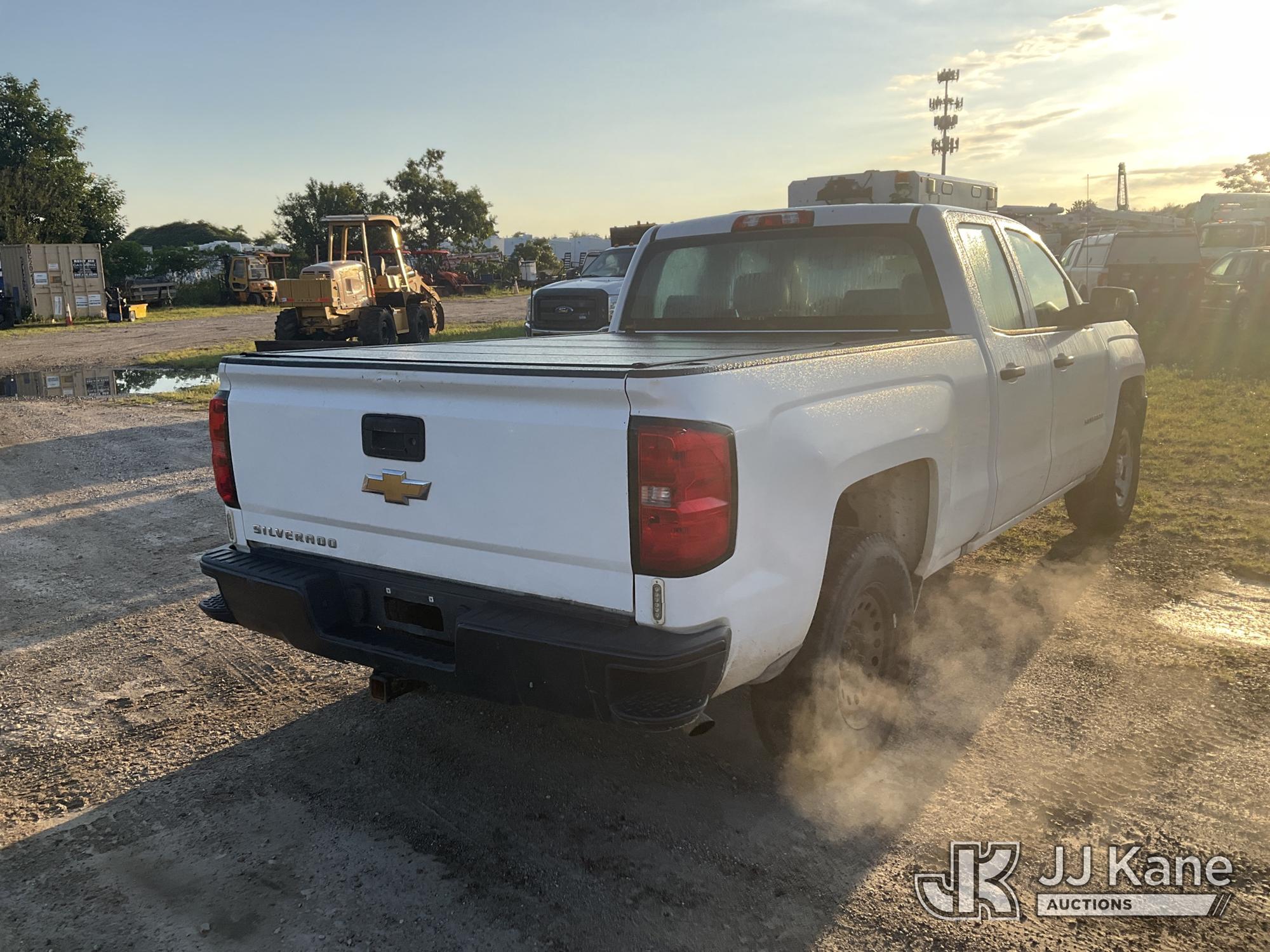2017 Chevrolet Silverado 1500 Extended-Cab Pickup Truck (1627367) - photo 4