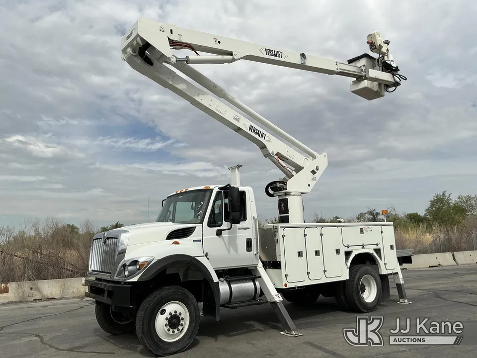 Versalift VST6000I01 Articulating & Telescopic Material Handling Bucket Truck On 2013 International 7300 Utility Truck (1627860)