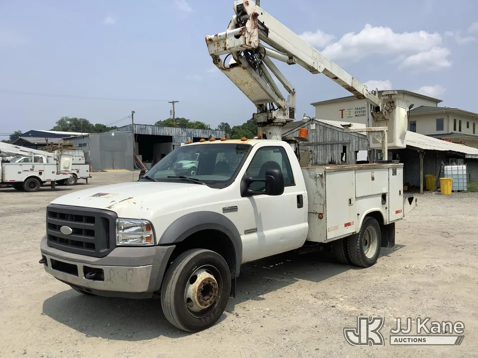 Altec AT235 Non-Insulated Bucket Truck On 2005 Ford F-450 SD Service Truck (1627895)