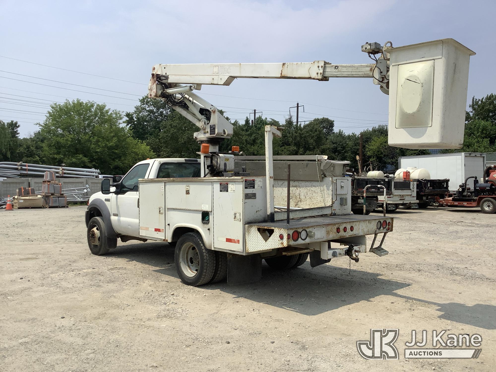 Altec AT235 Non-Insulated Bucket Truck On 2005 Ford F-450 SD Service Truck (1627895) - photo 2