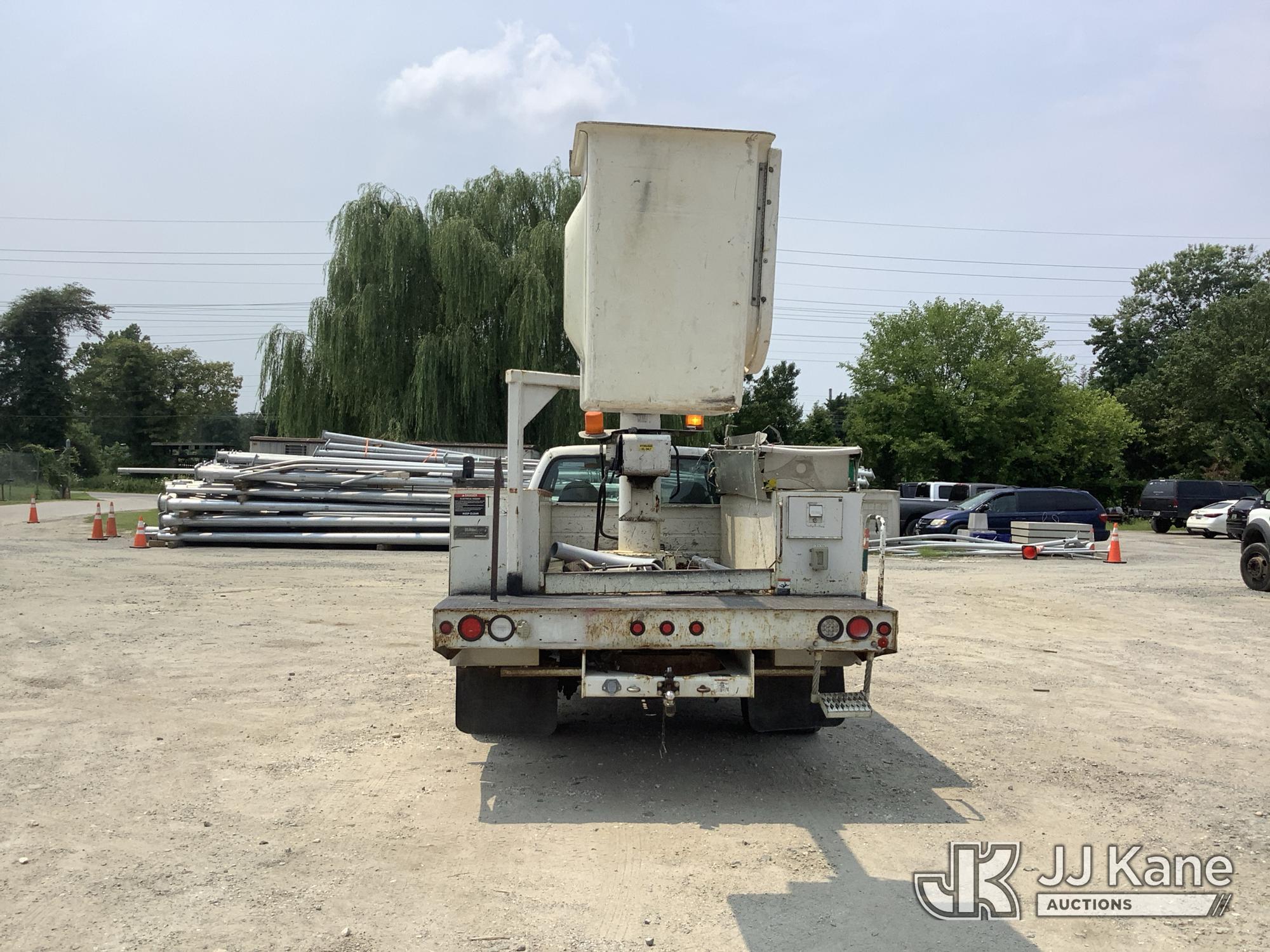 Altec AT235 Non-Insulated Bucket Truck On 2005 Ford F-450 SD Service Truck (1627895) - photo 3