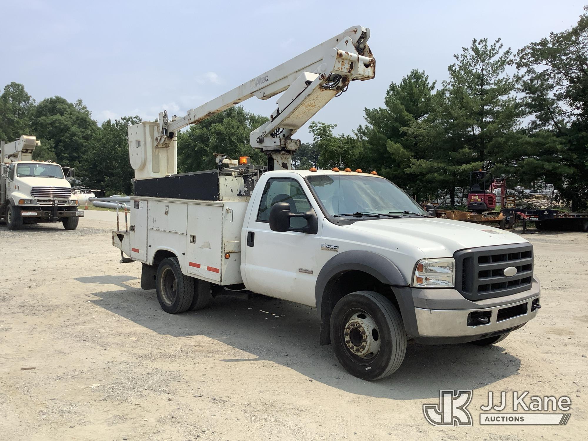 Altec AT235 Non-Insulated Bucket Truck On 2005 Ford F-450 SD Service Truck (1627895) - photo 5