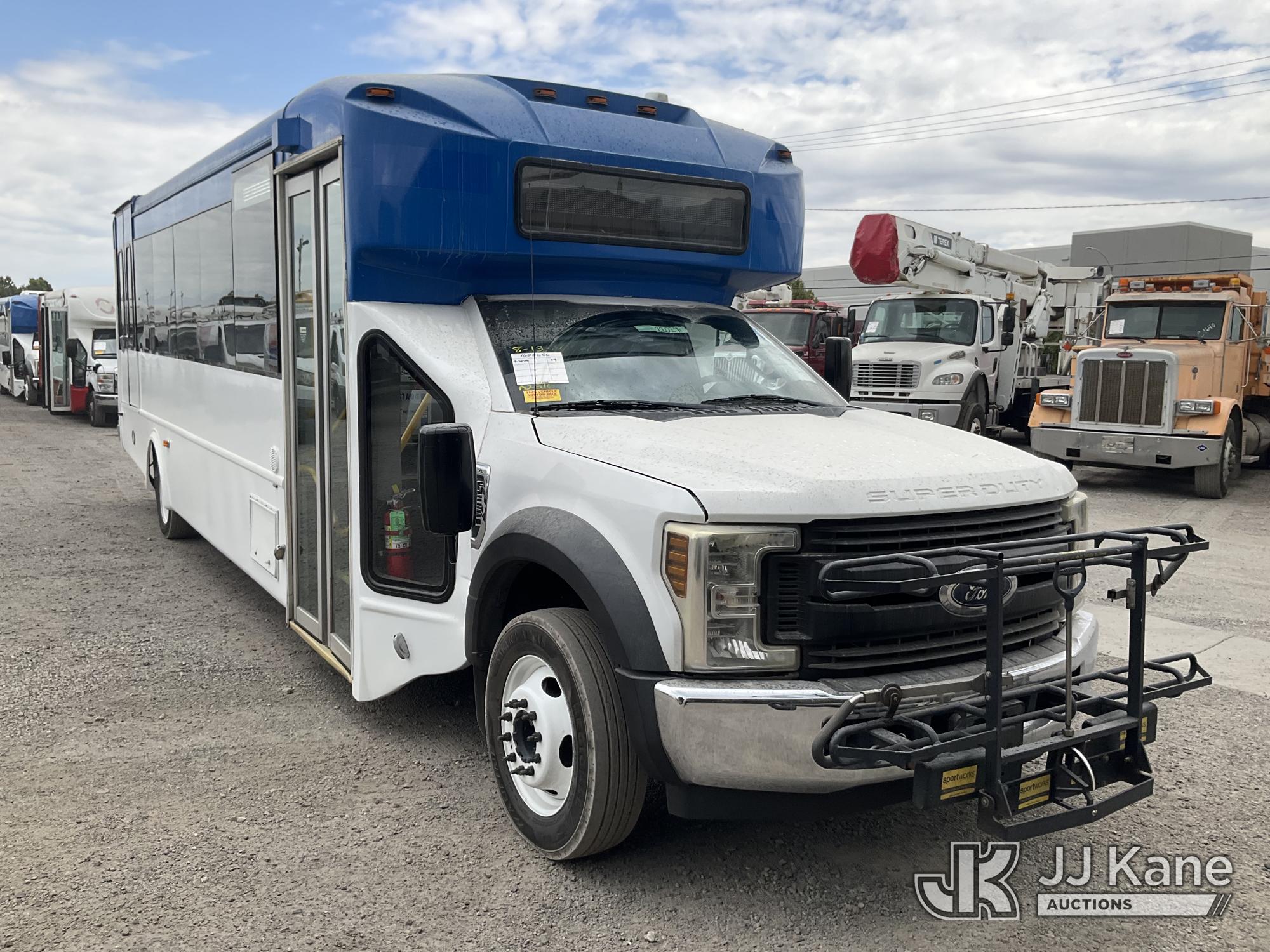 2019 Ford F-550 Passenger Bus (1628056) - photo 2