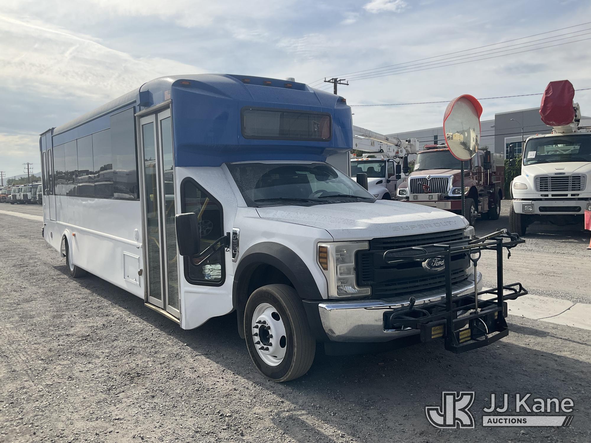 2019 Ford F-550 Passenger Bus (1628057) - photo 2