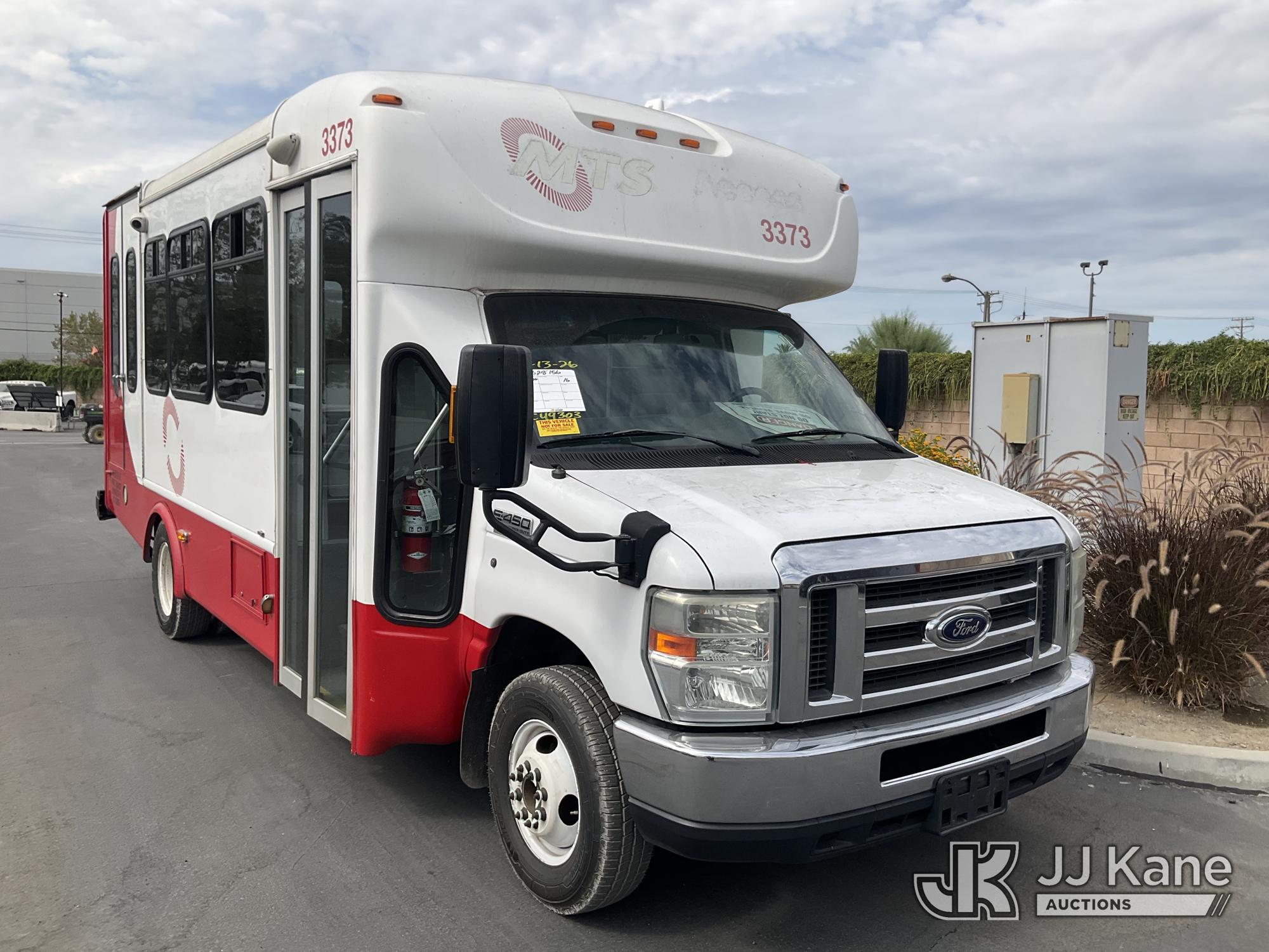 2016 Ford Econoline Passenger Bus (1628156) - photo 2