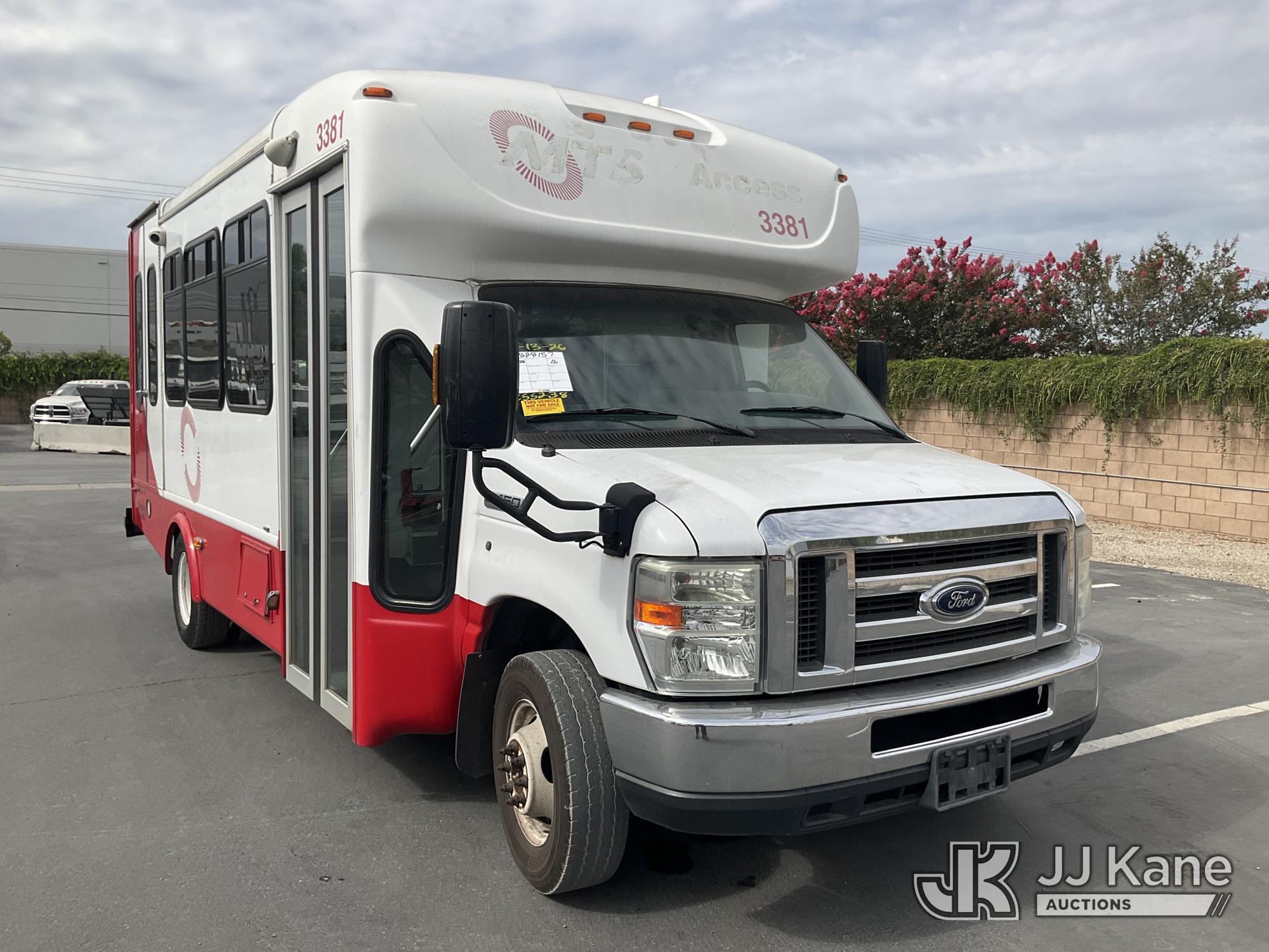 2016 Ford Econoline E-450 Passenger Bus (1628157) - photo 2