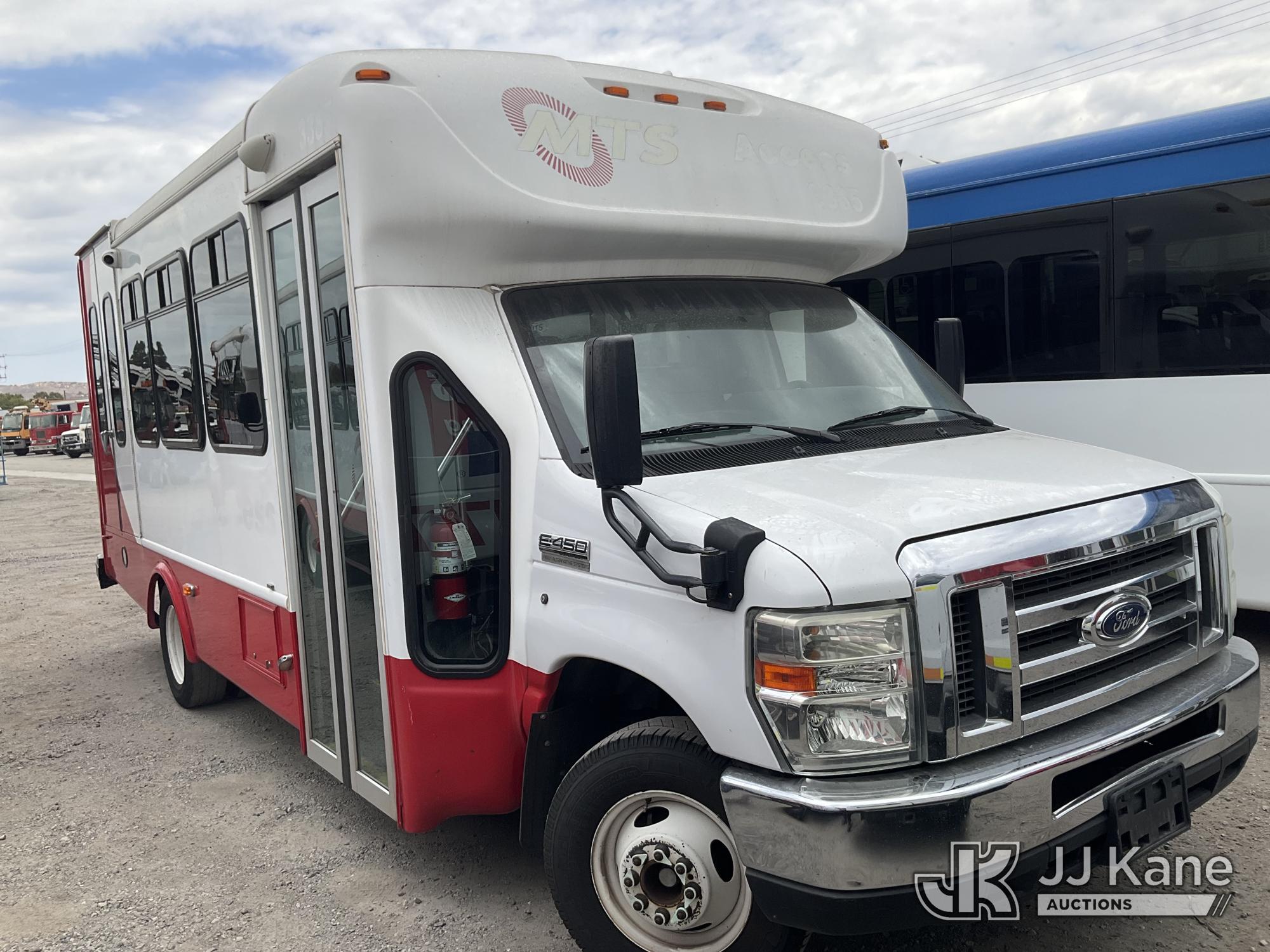 2016 Ford Econoline Passenger Bus (1628160) - photo 2
