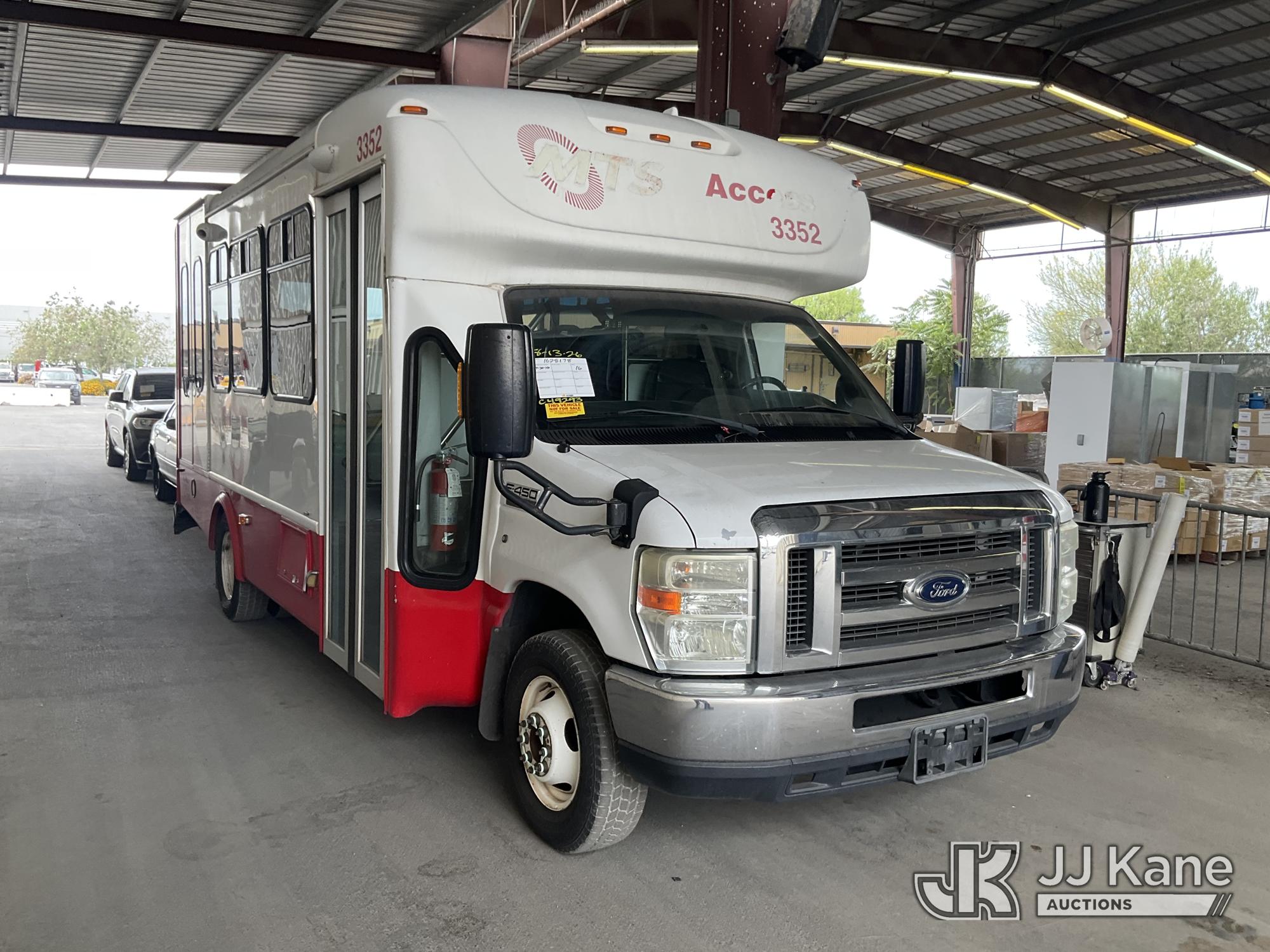 2016 Ford Econoline E-450 Passenger Bus (1628178) - photo 2