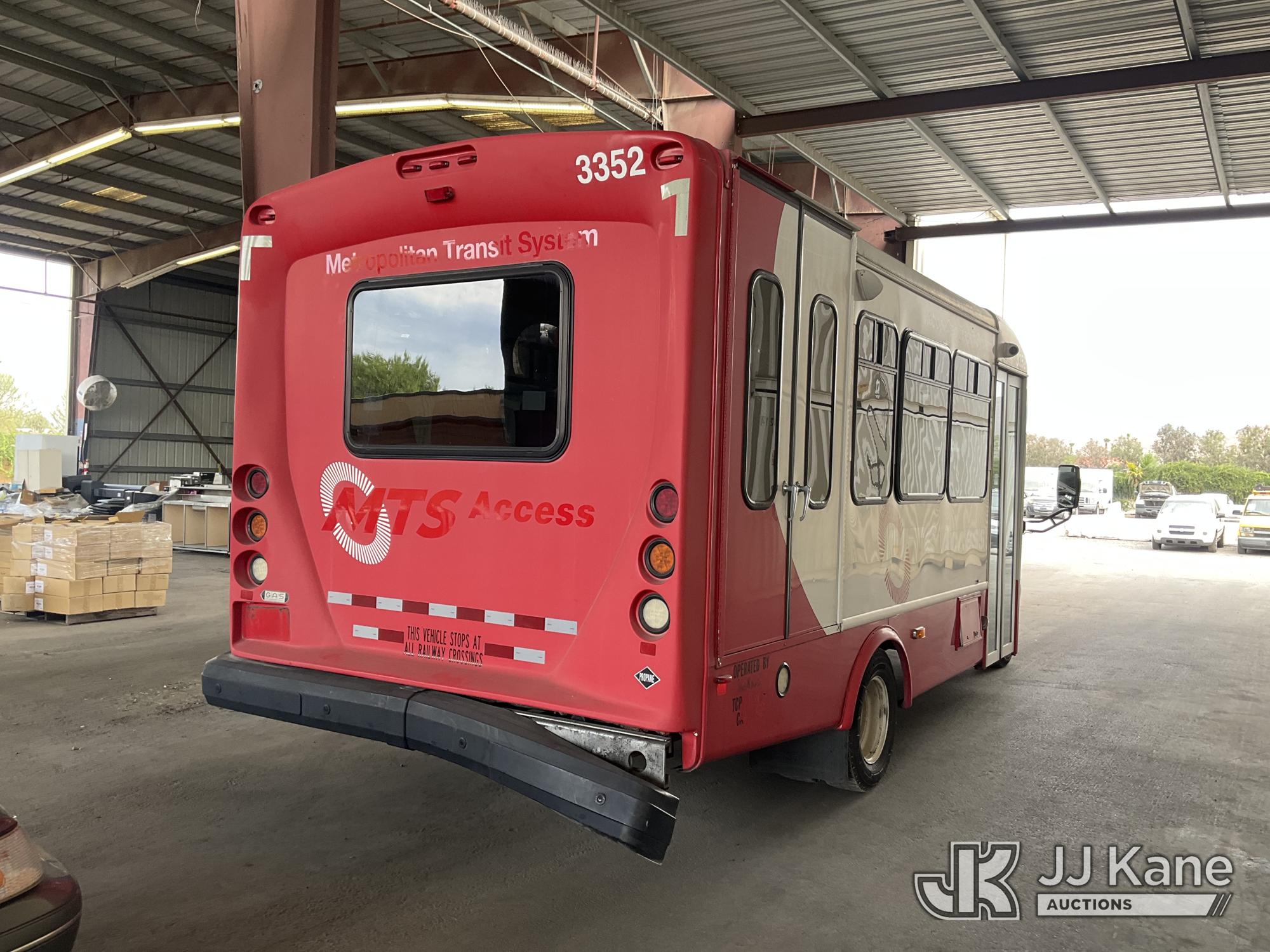 2016 Ford Econoline E-450 Passenger Bus (1628178) - photo 3