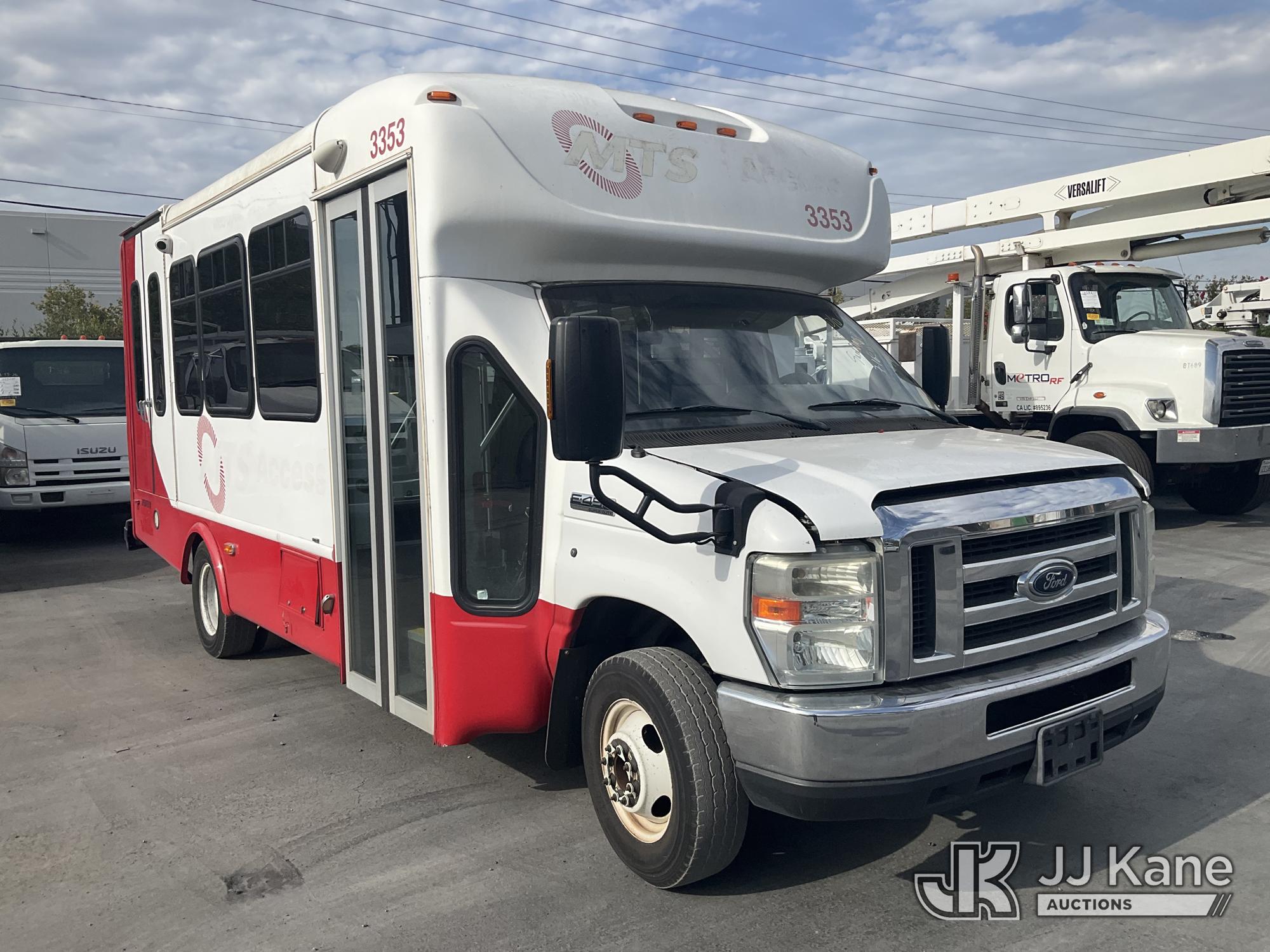 2016 Ford Econoline E-450 Passenger Bus (1628179) - photo 2