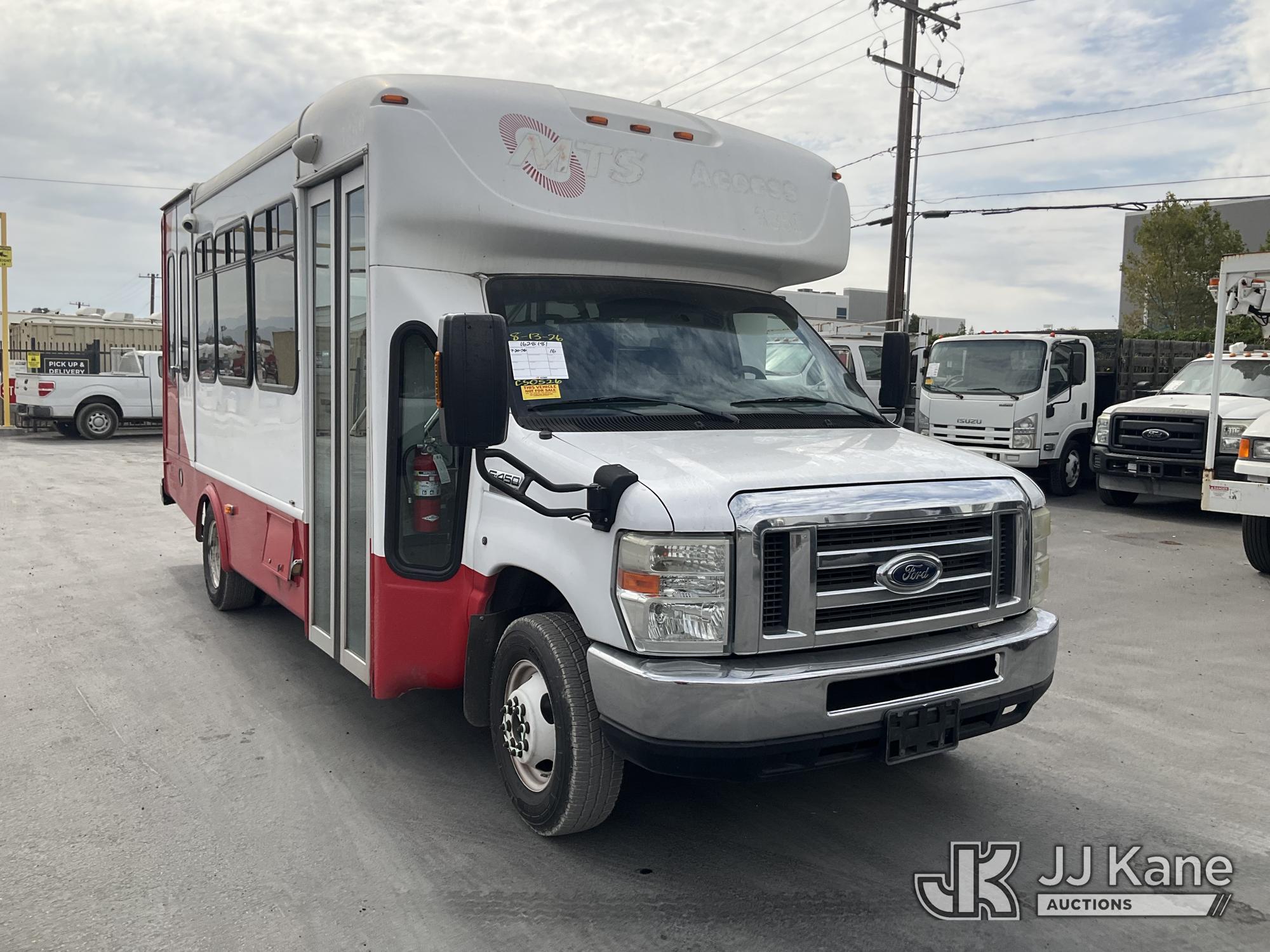 2016 Ford Econoline E-450 Passenger Bus (1628181) - photo 2