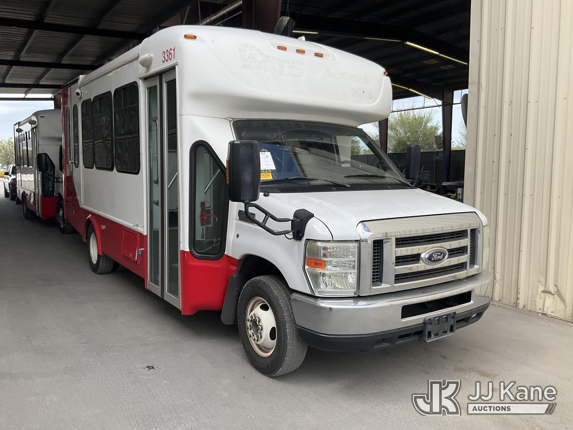 2016 Ford Econoline Passenger Bus (1628182) - photo 2