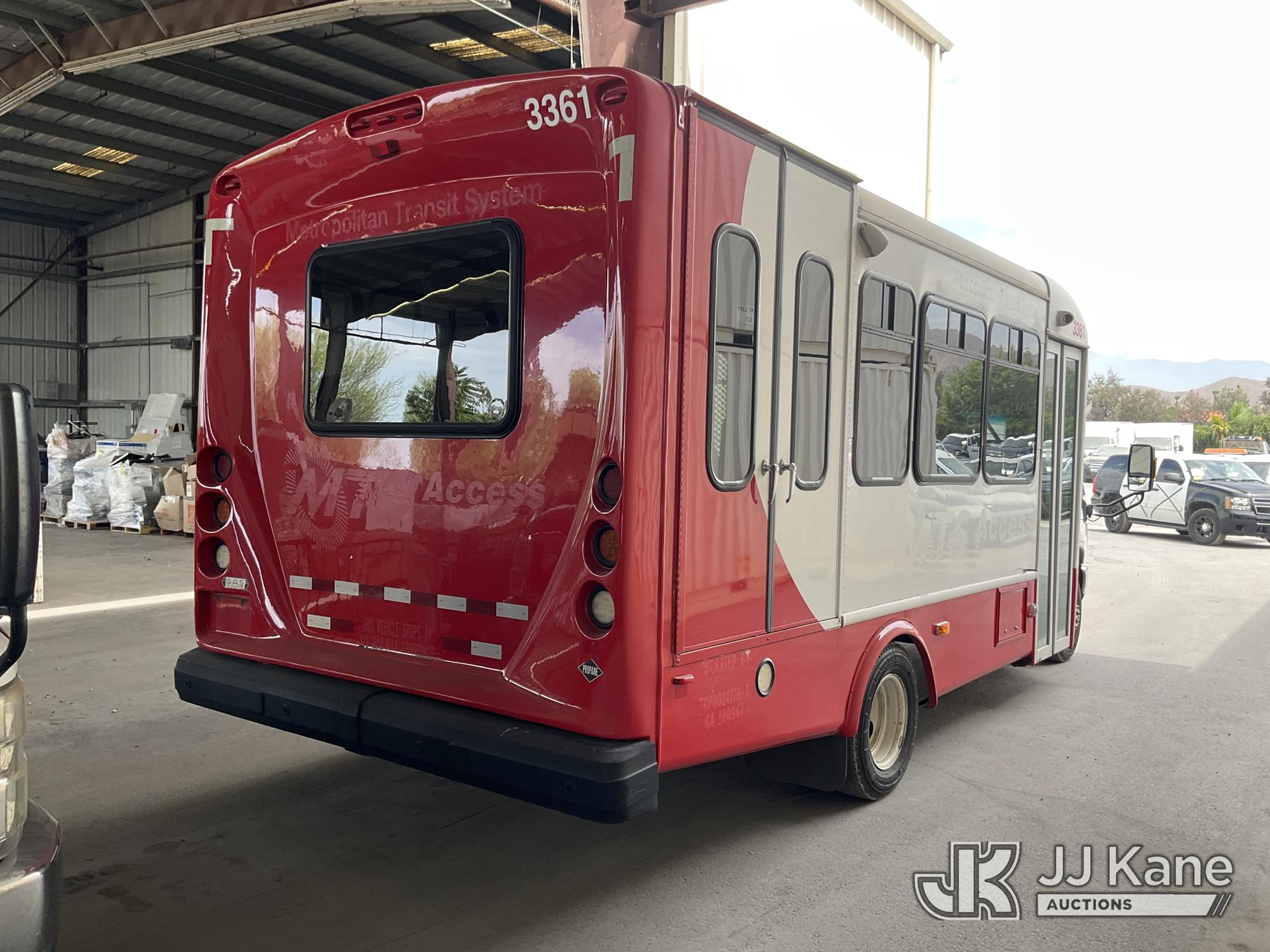 2016 Ford Econoline Passenger Bus (1628182) - photo 4