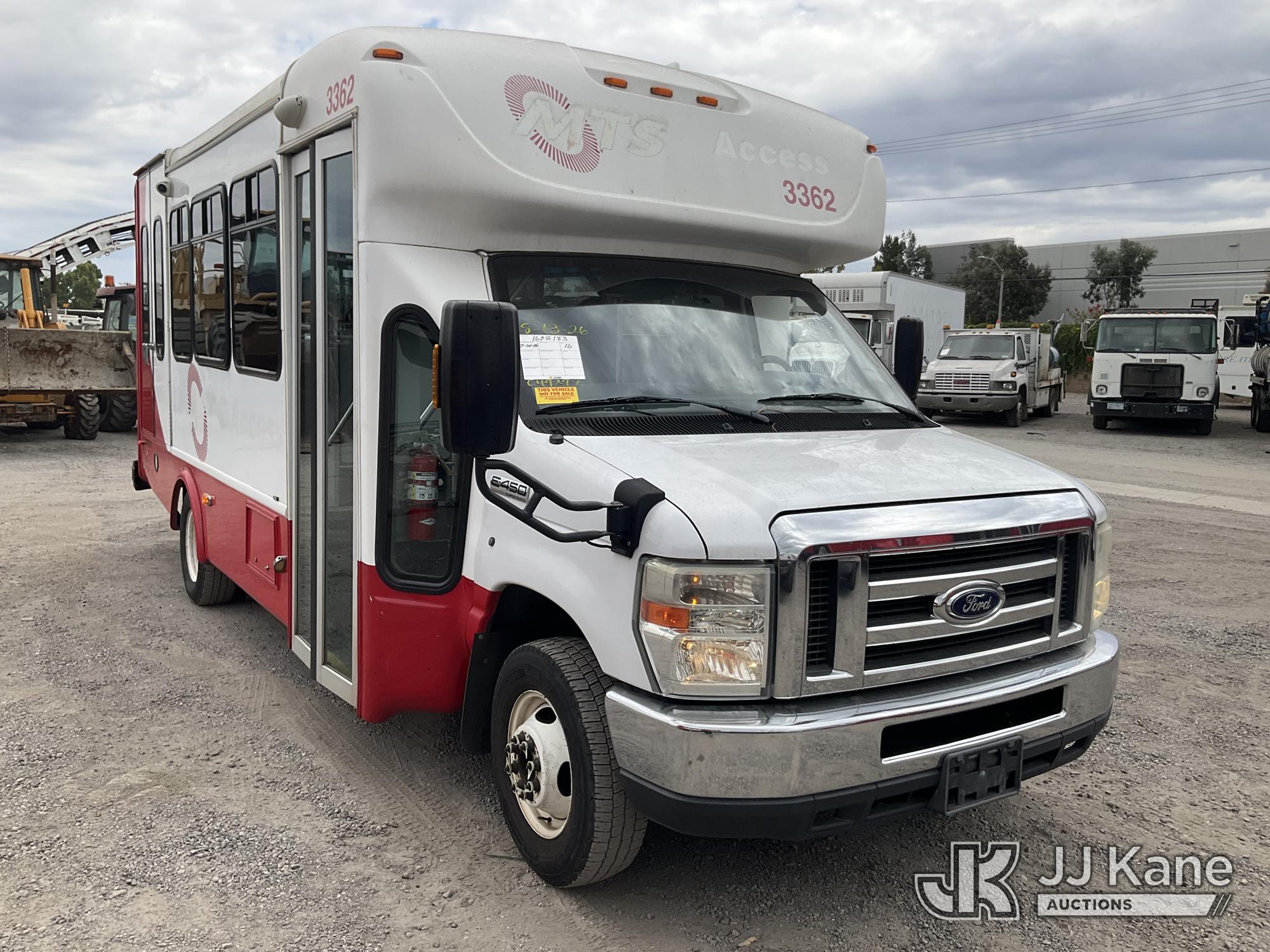 2016 Ford Econoline Passenger Bus (1628183) - photo 2
