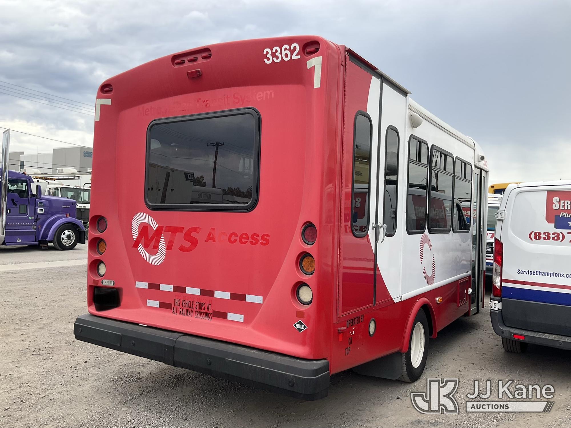 2016 Ford Econoline Passenger Bus (1628183) - photo 3