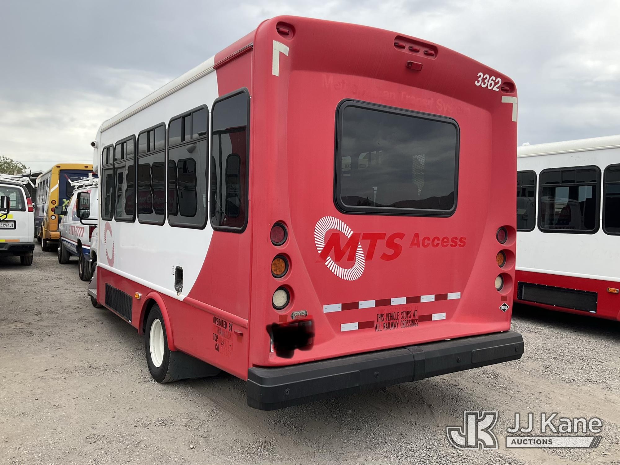 2016 Ford Econoline Passenger Bus (1628183) - photo 4