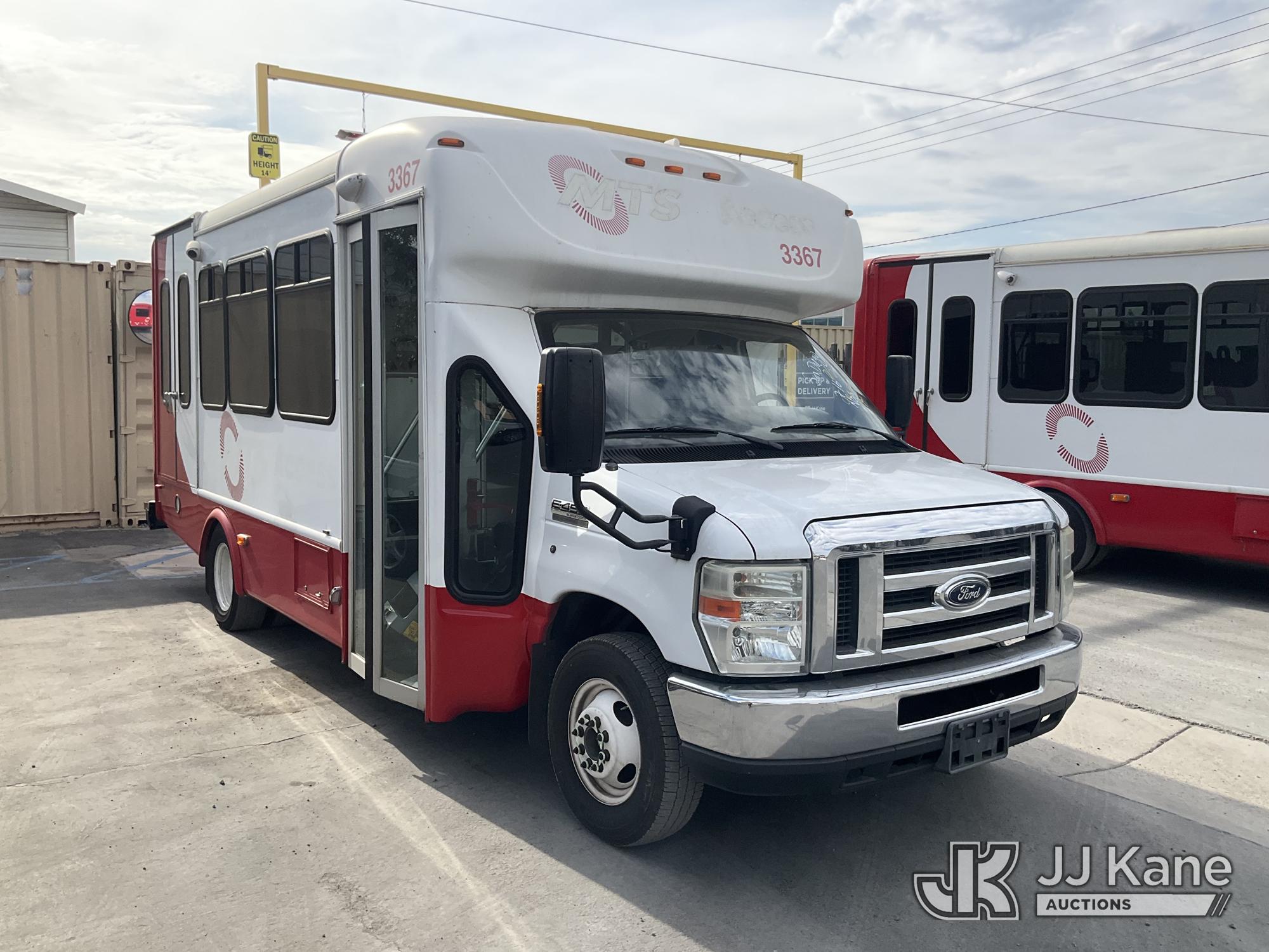 2016 Ford Econoline E-450 Passenger Bus (1628184) - photo 2