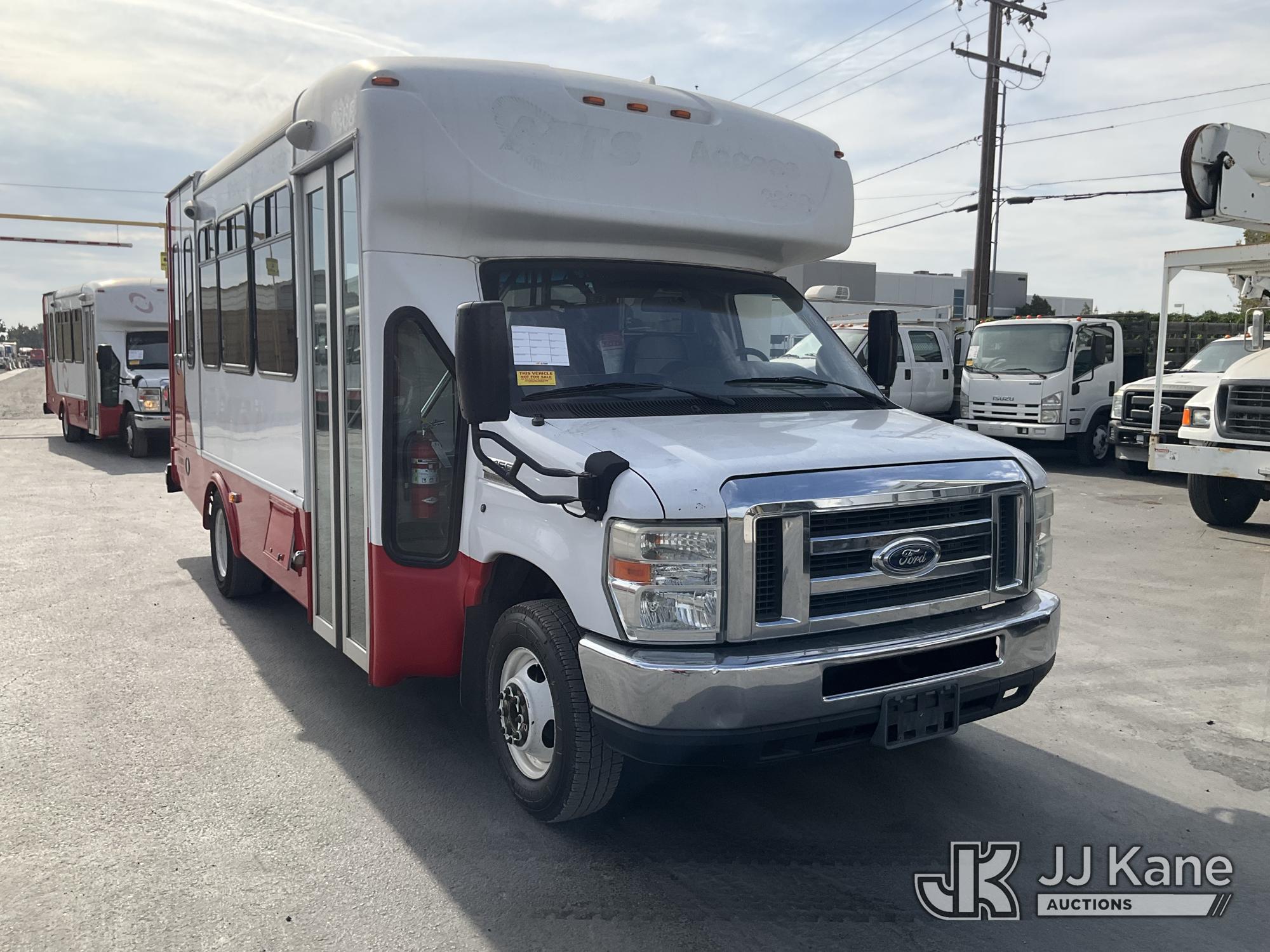 2016 Ford Econoline E-450 Passenger Bus (1628185) - photo 2