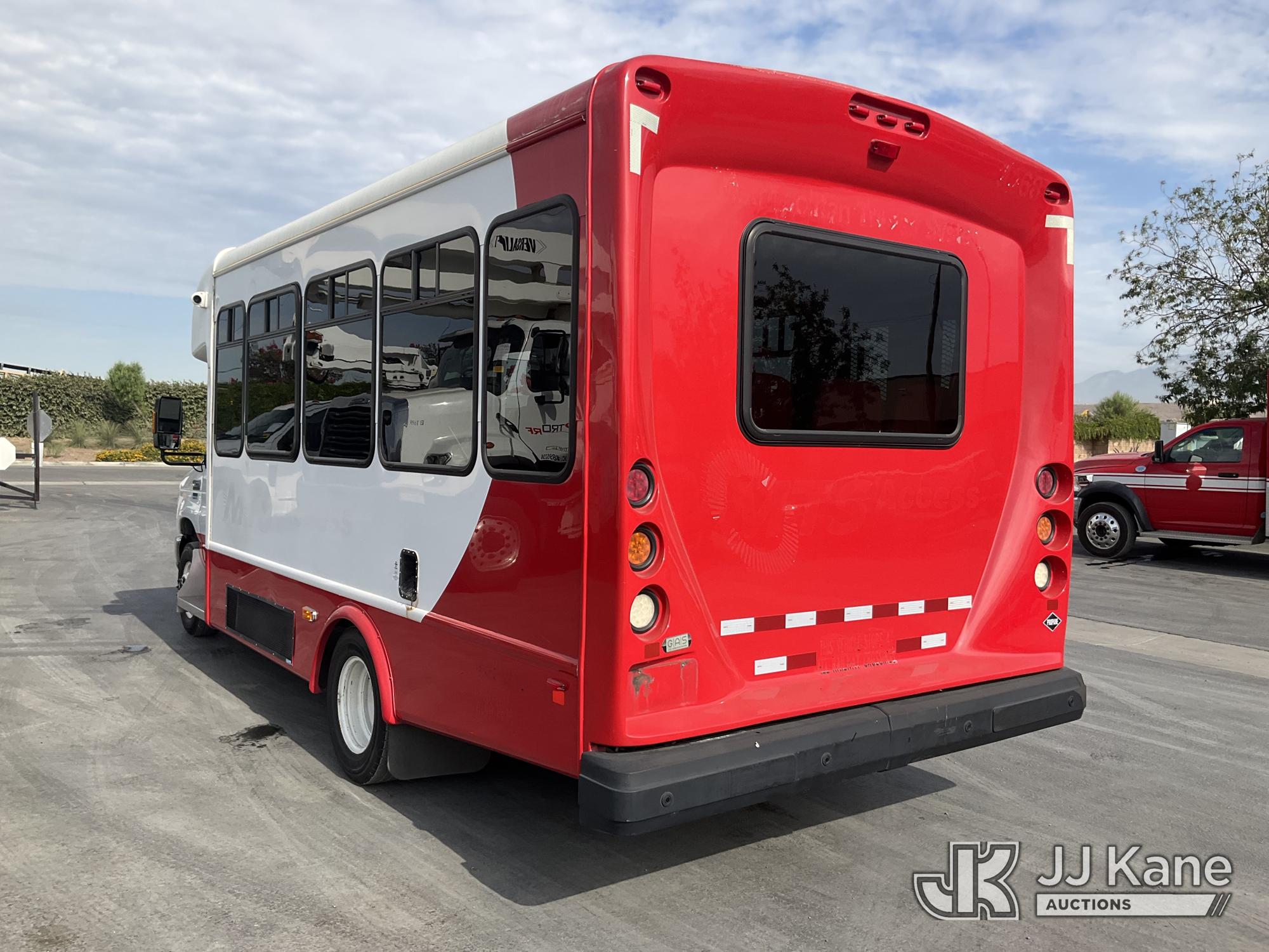 2016 Ford Econoline E-450 Passenger Bus (1628185) - photo 4