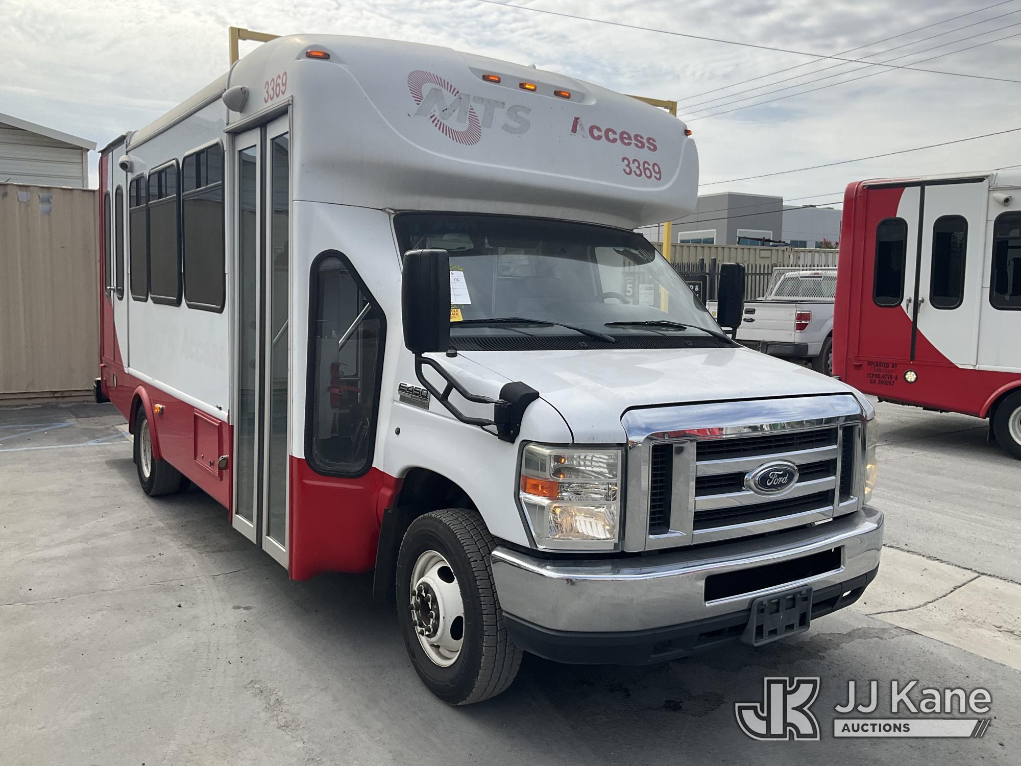 2016 Ford Econoline E-450 Passenger Bus (1628186) - photo 2