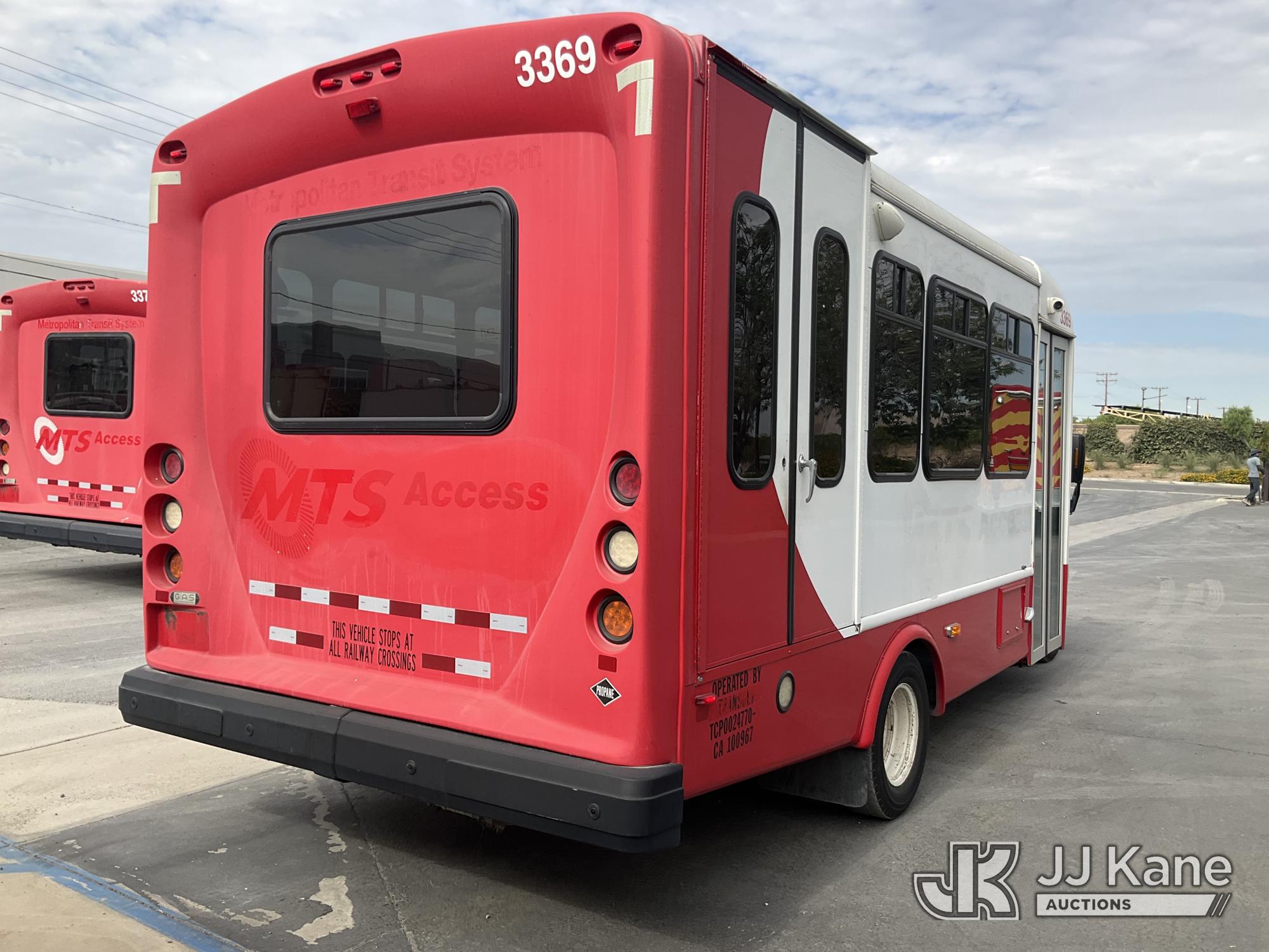 2016 Ford Econoline E-450 Passenger Bus (1628186) - photo 3