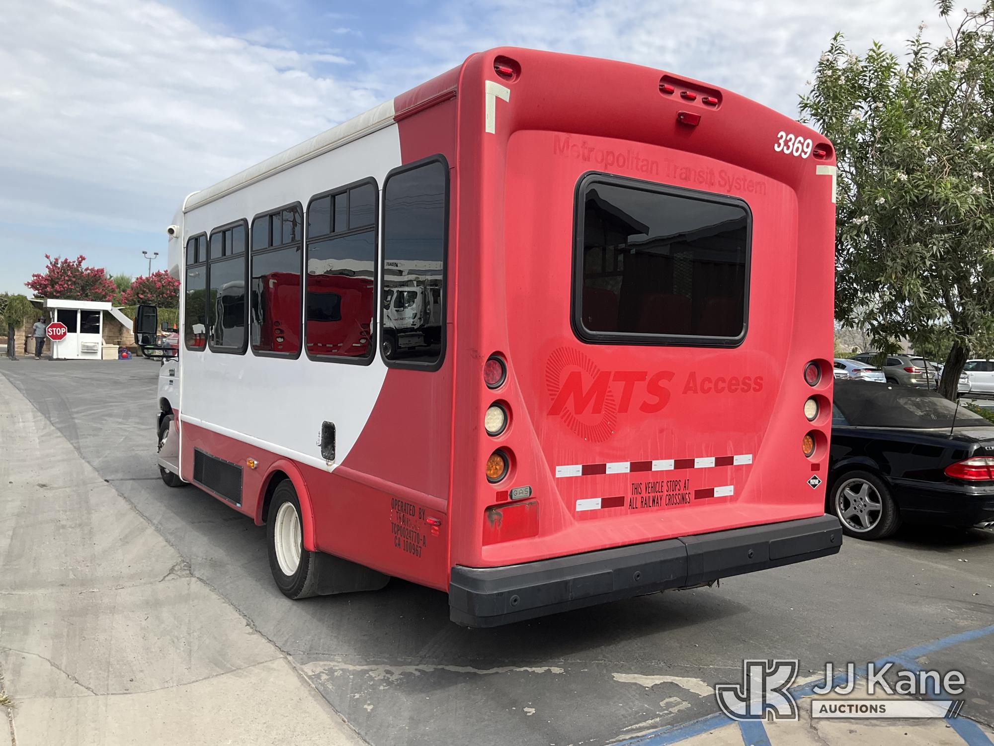 2016 Ford Econoline E-450 Passenger Bus (1628186) - photo 4