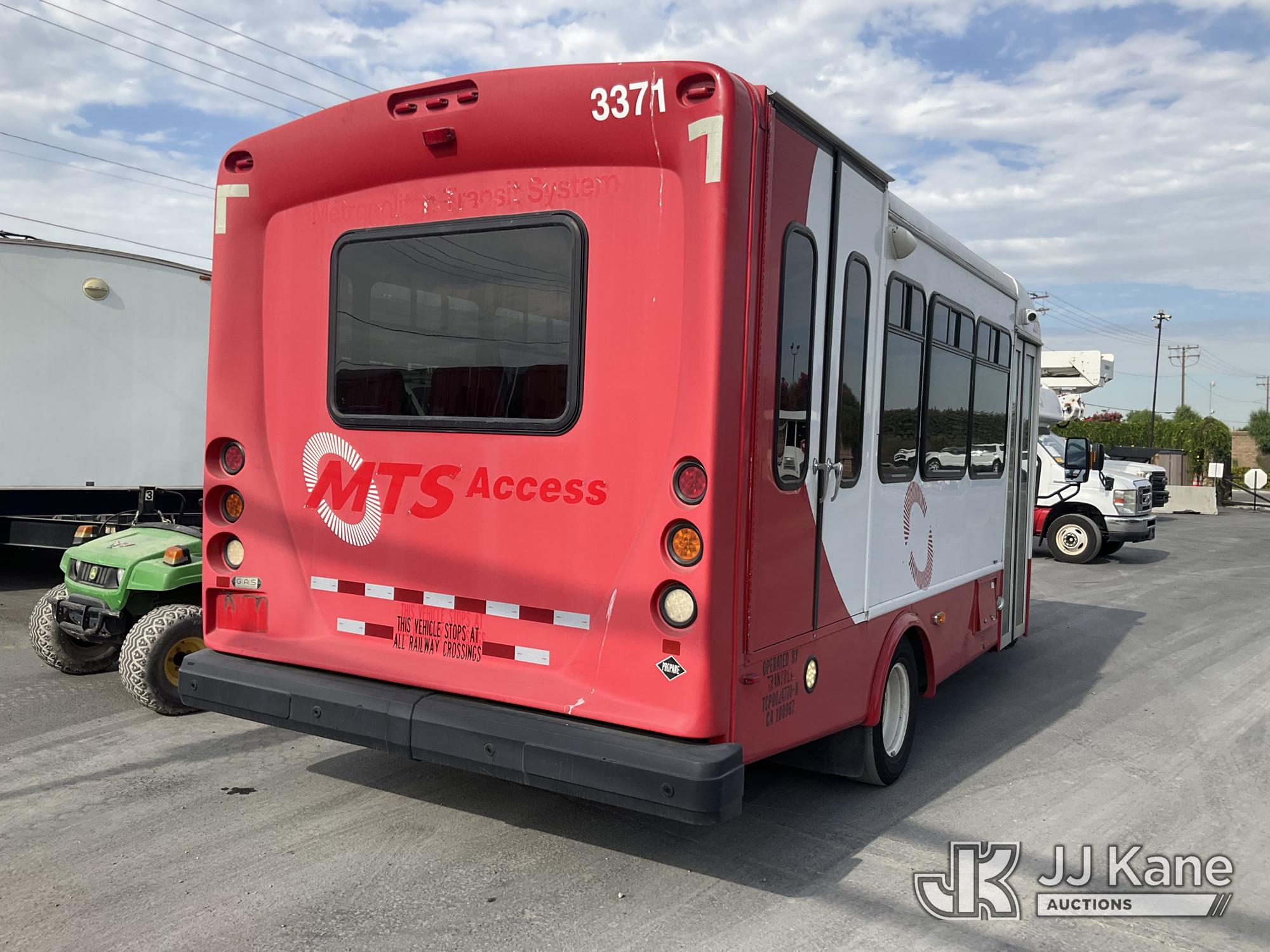2016 Ford Econoline E-450 Passenger Bus (1628187) - photo 3