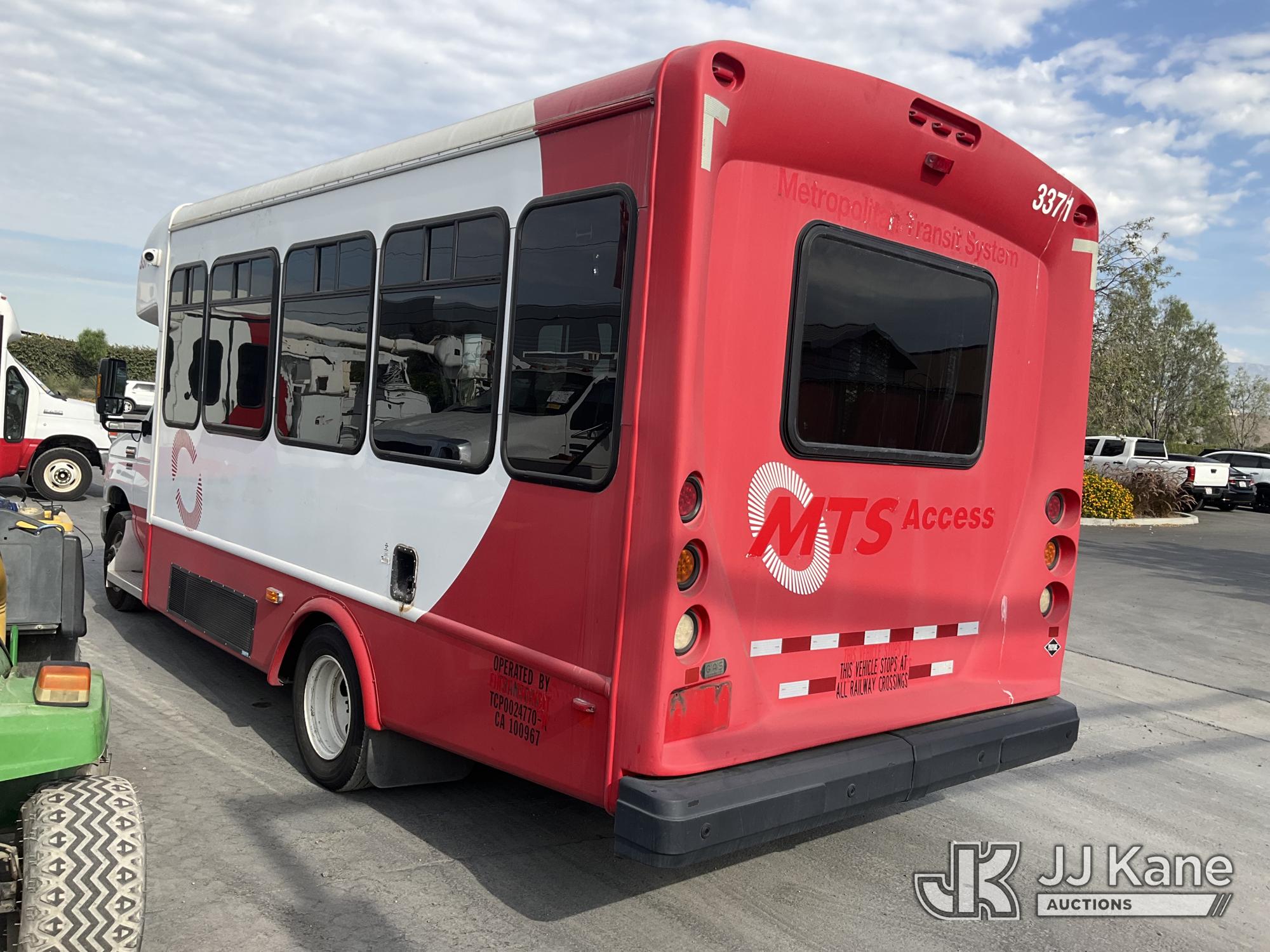 2016 Ford Econoline E-450 Passenger Bus (1628187) - photo 4