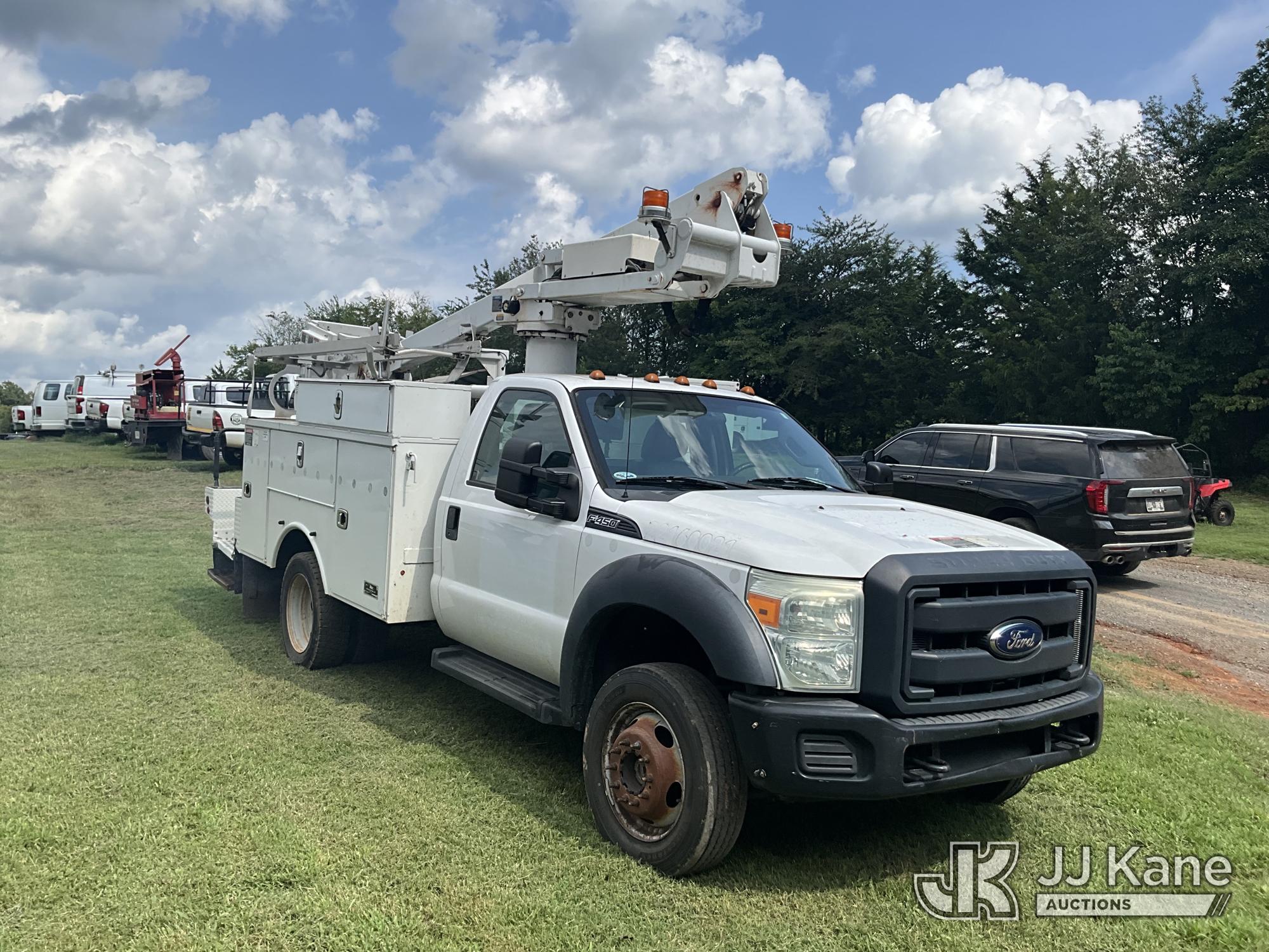 Altec AT235 Articulating & Telescopic Non-Insulated Bucket Truck On 2016 Ford F-450 SD Service Truck (1628262) - photo 2