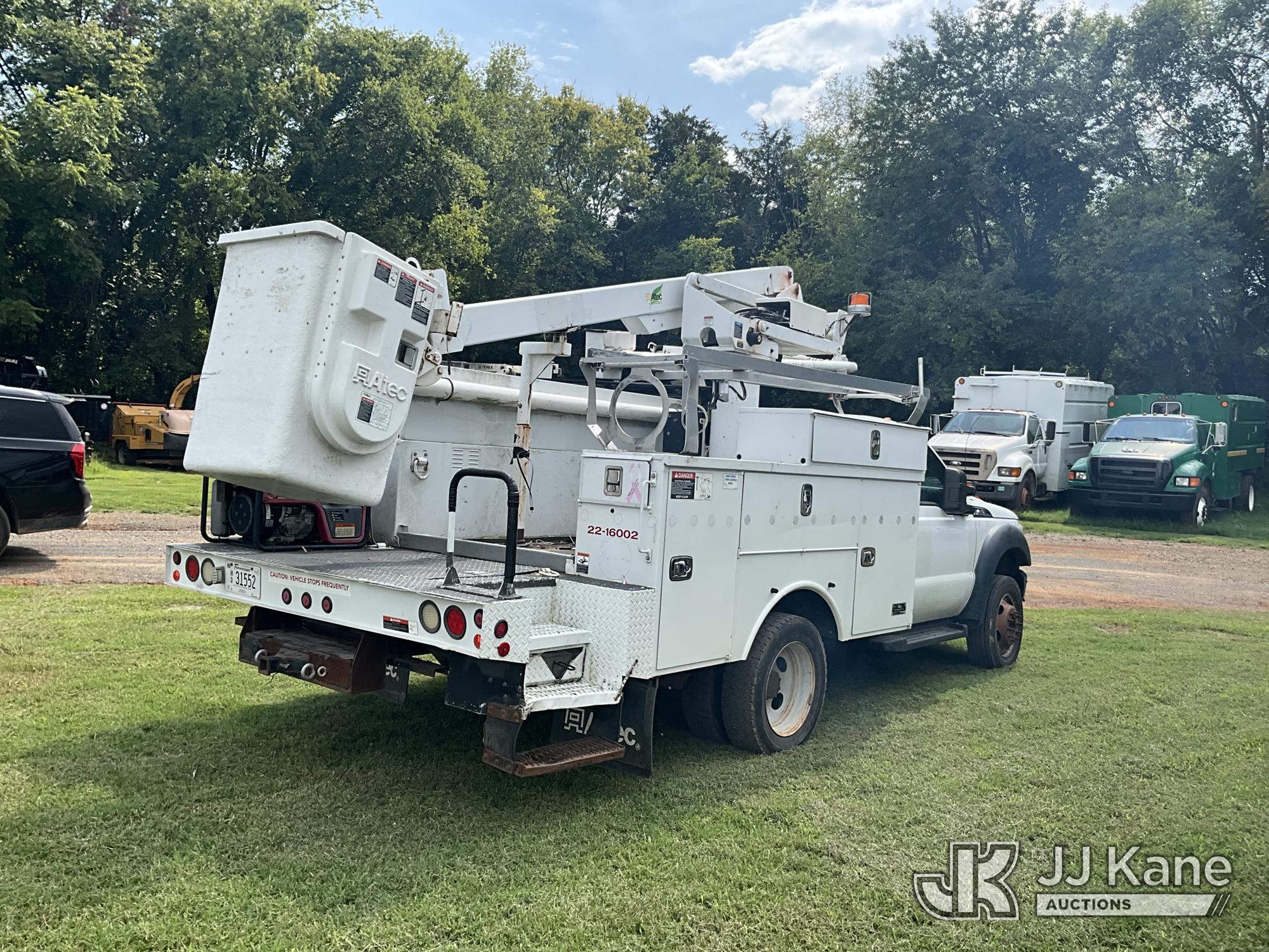 Altec AT235 Articulating & Telescopic Non-Insulated Bucket Truck On 2016 Ford F-450 SD Service Truck (1628262) - photo 3