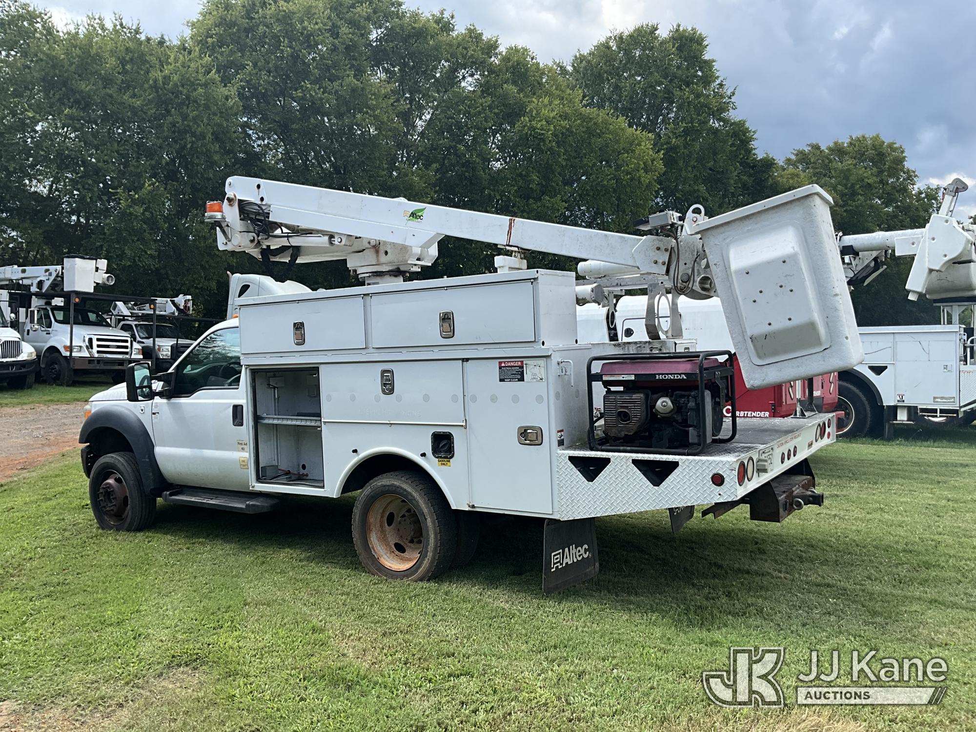 Altec AT235 Articulating & Telescopic Non-Insulated Bucket Truck On 2016 Ford F-450 SD Service Truck (1628262) - photo 4