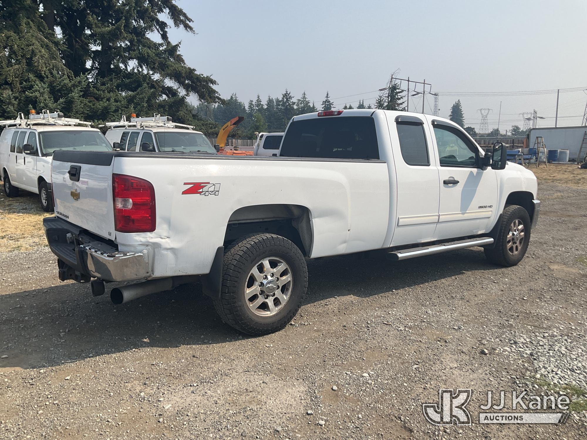 2013 Chevrolet Silverado 2500HD Extended-Cab Pickup Truck (1628314) - photo 3
