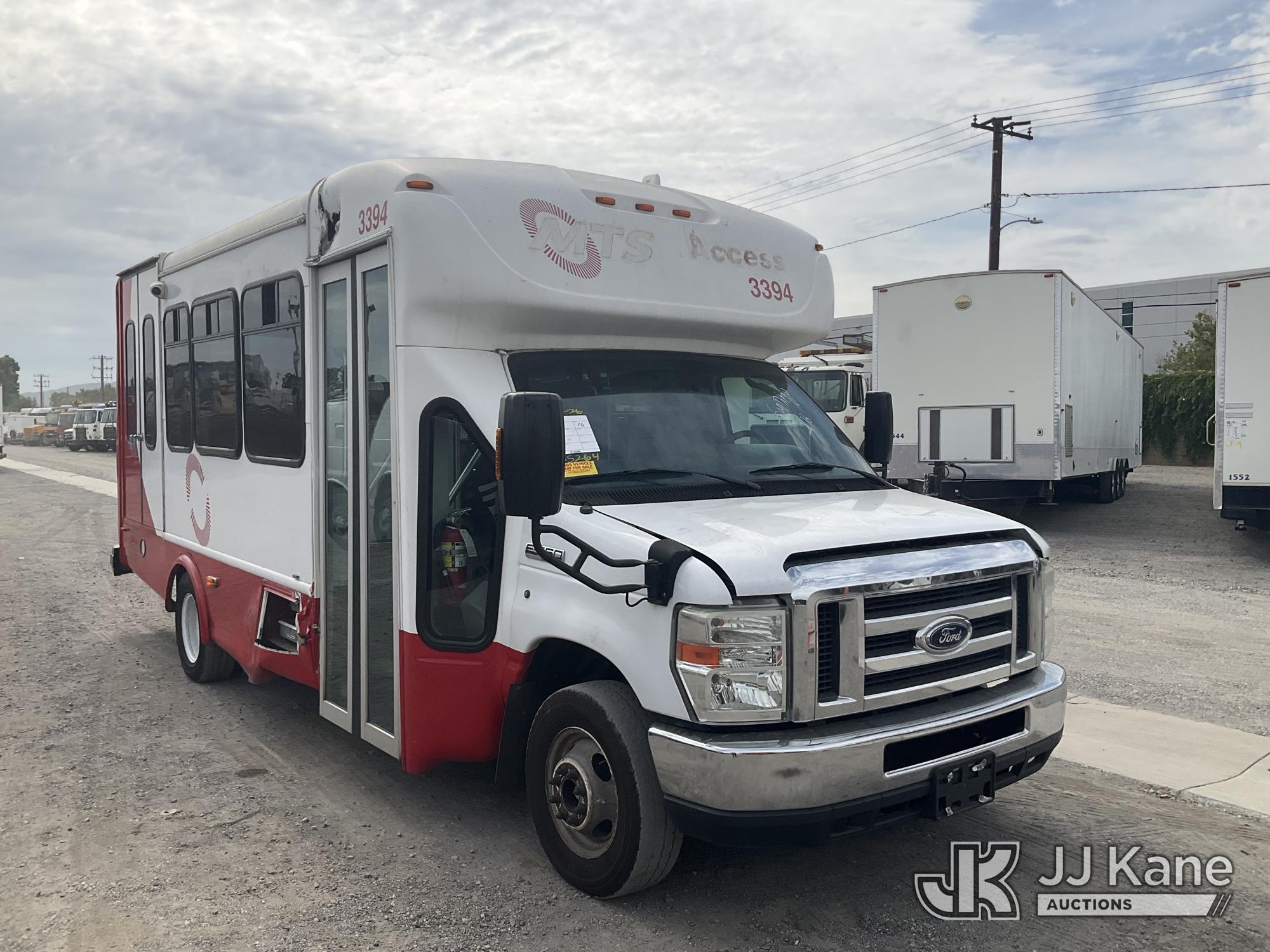 2016 Ford Econoline E-450 Passenger Bus (1628690) - photo 2