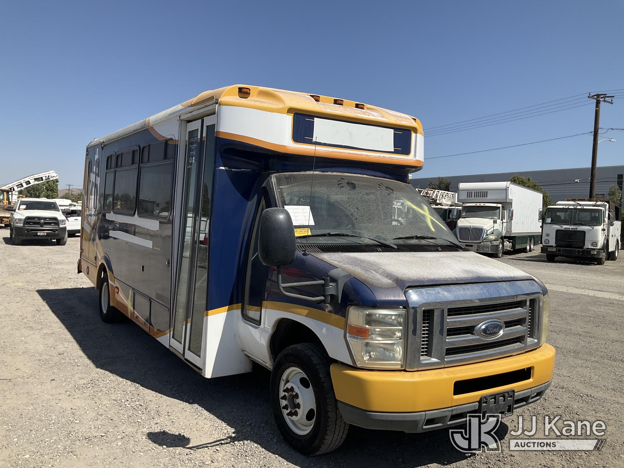 2011 Ford Econoline E-450 Passenger Bus (1628796) - photo 2