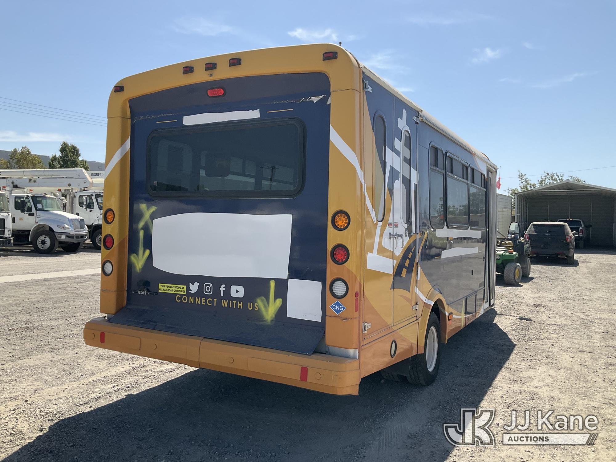 2011 Ford Econoline E-450 Passenger Bus (1628796) - photo 3