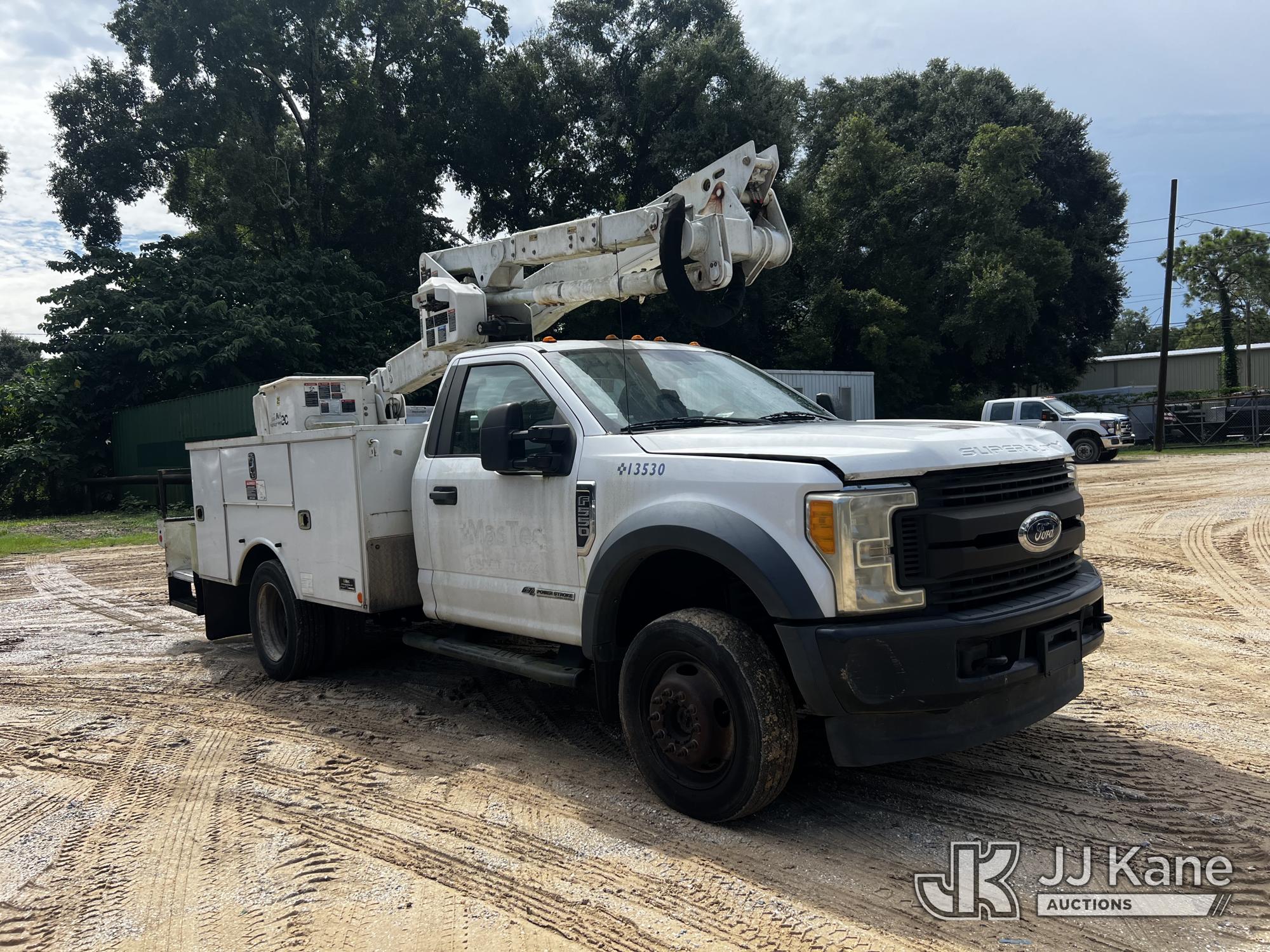 Altec AT40G Articulating & Telescopic Bucket Truck On 2017 Ford F550 4x4 Service Truck (1628802) - photo 2