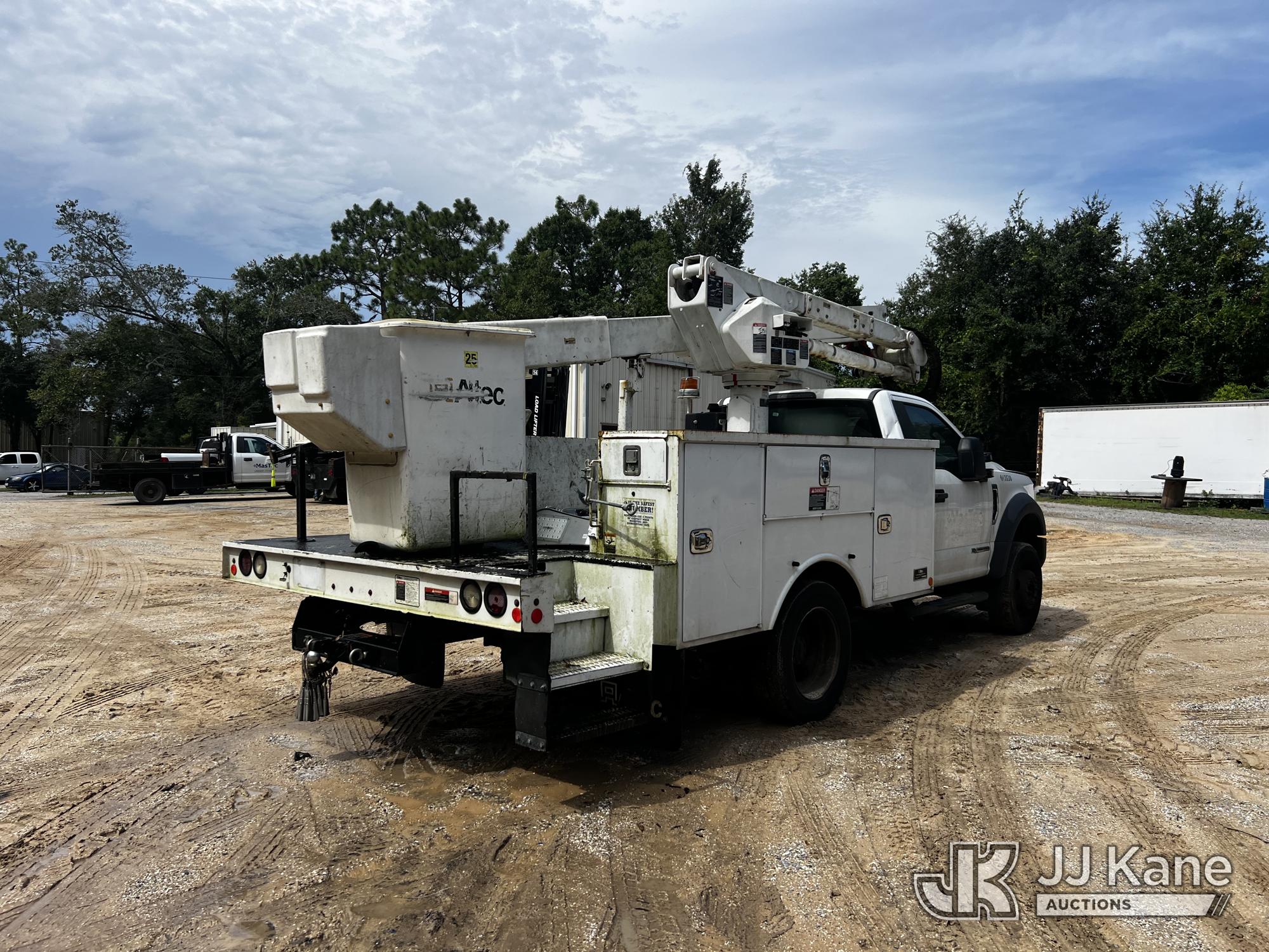 Altec AT40G Articulating & Telescopic Bucket Truck On 2017 Ford F550 4x4 Service Truck (1628802) - photo 3
