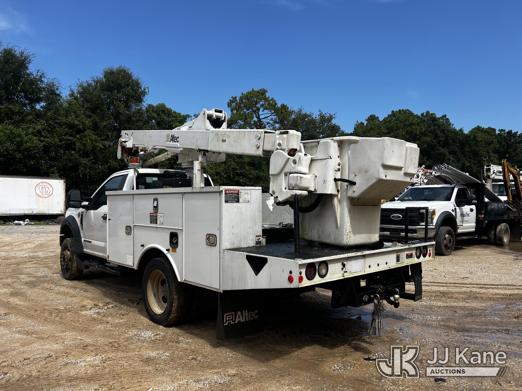 Altec AT40G Articulating & Telescopic Bucket Truck On 2017 Ford F550 4x4 Service Truck (1628802) - photo 4