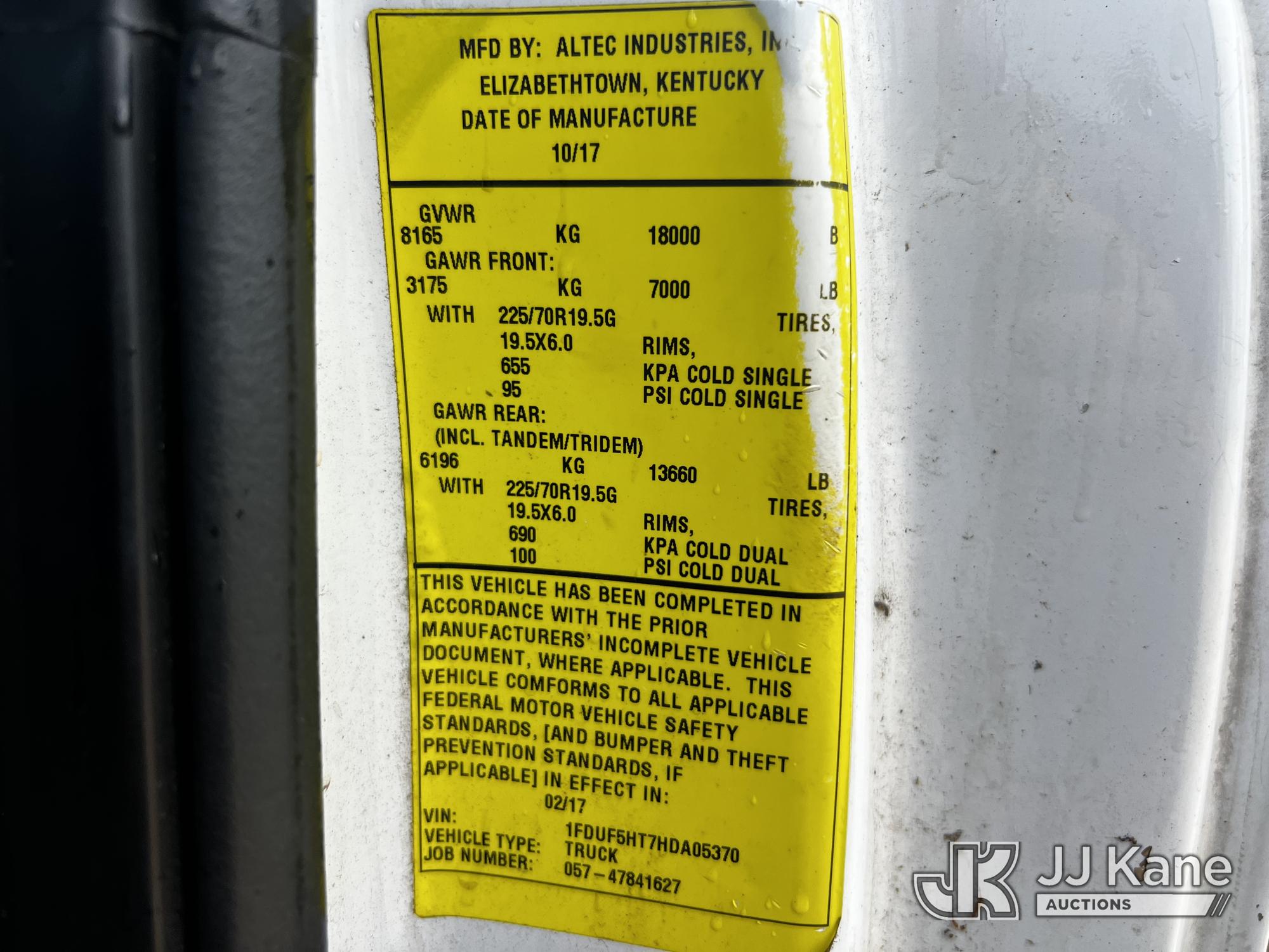 Altec AT40G Articulating & Telescopic Bucket Truck On 2017 Ford F550 4x4 Service Truck (1628802) - photo 5