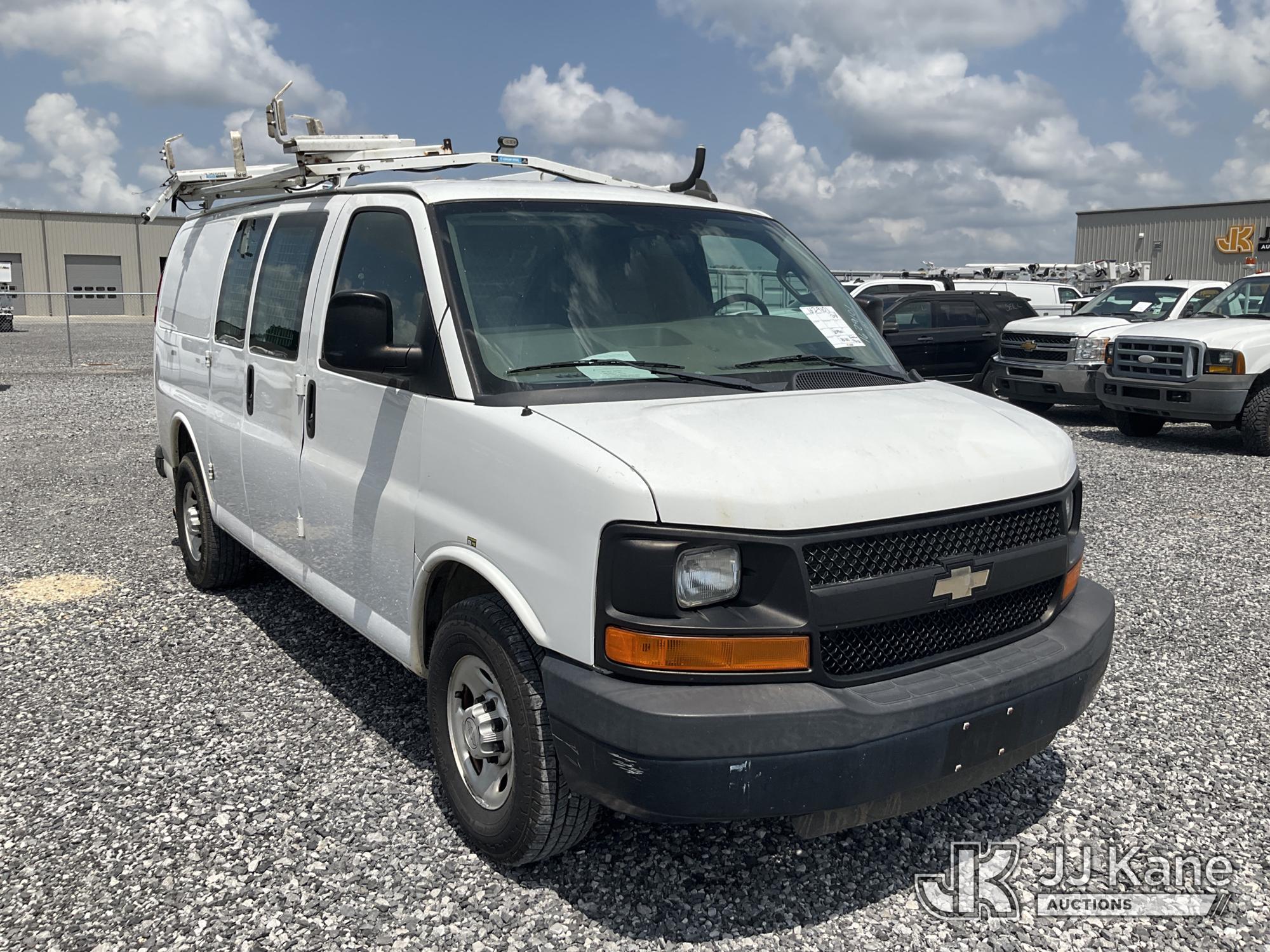 2016 Chevrolet Express G2500 Cargo Van (1629101) - photo 2