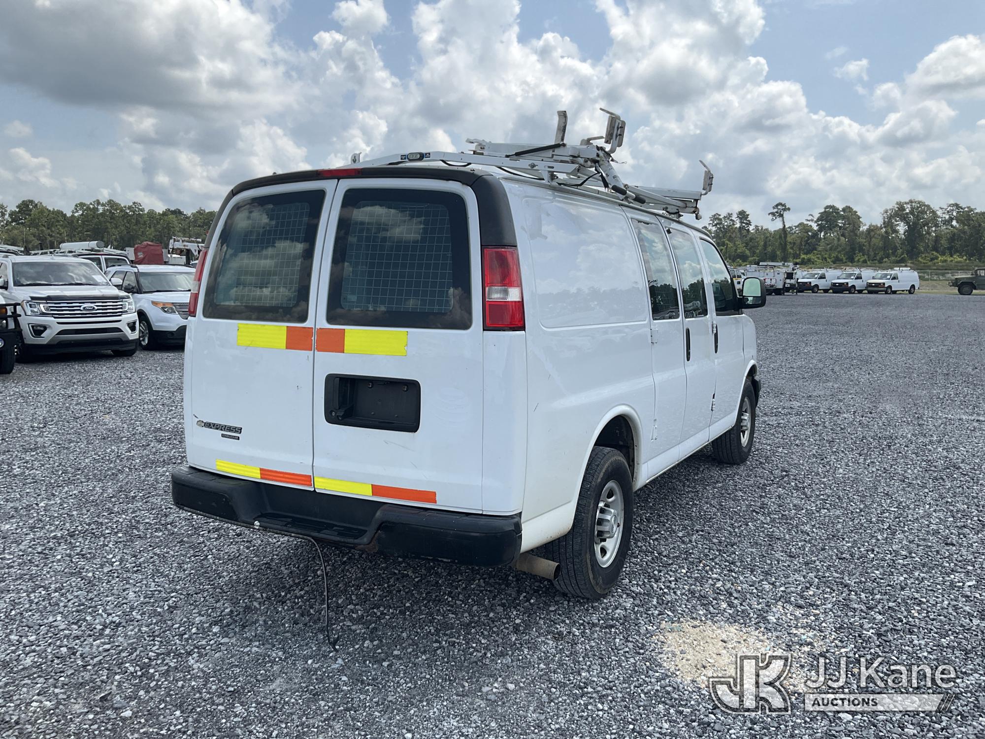 2016 Chevrolet Express G2500 Cargo Van (1629101) - photo 3