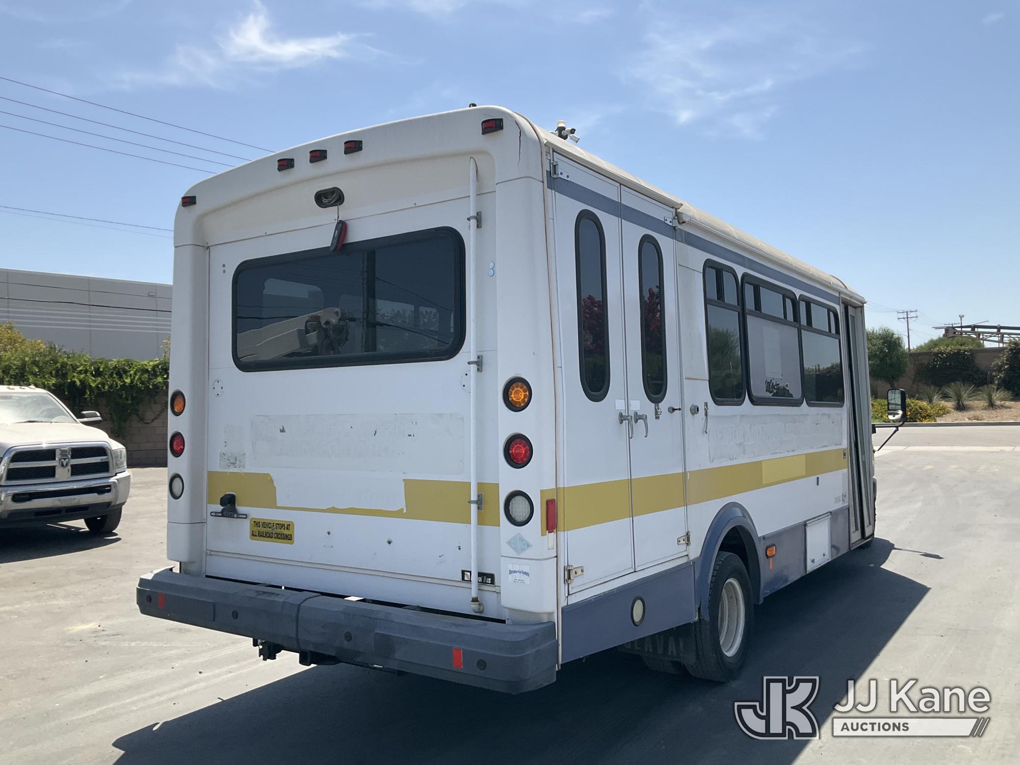 2010 Ford Econoline E-450 Passenger Bus (1629810) - photo 3
