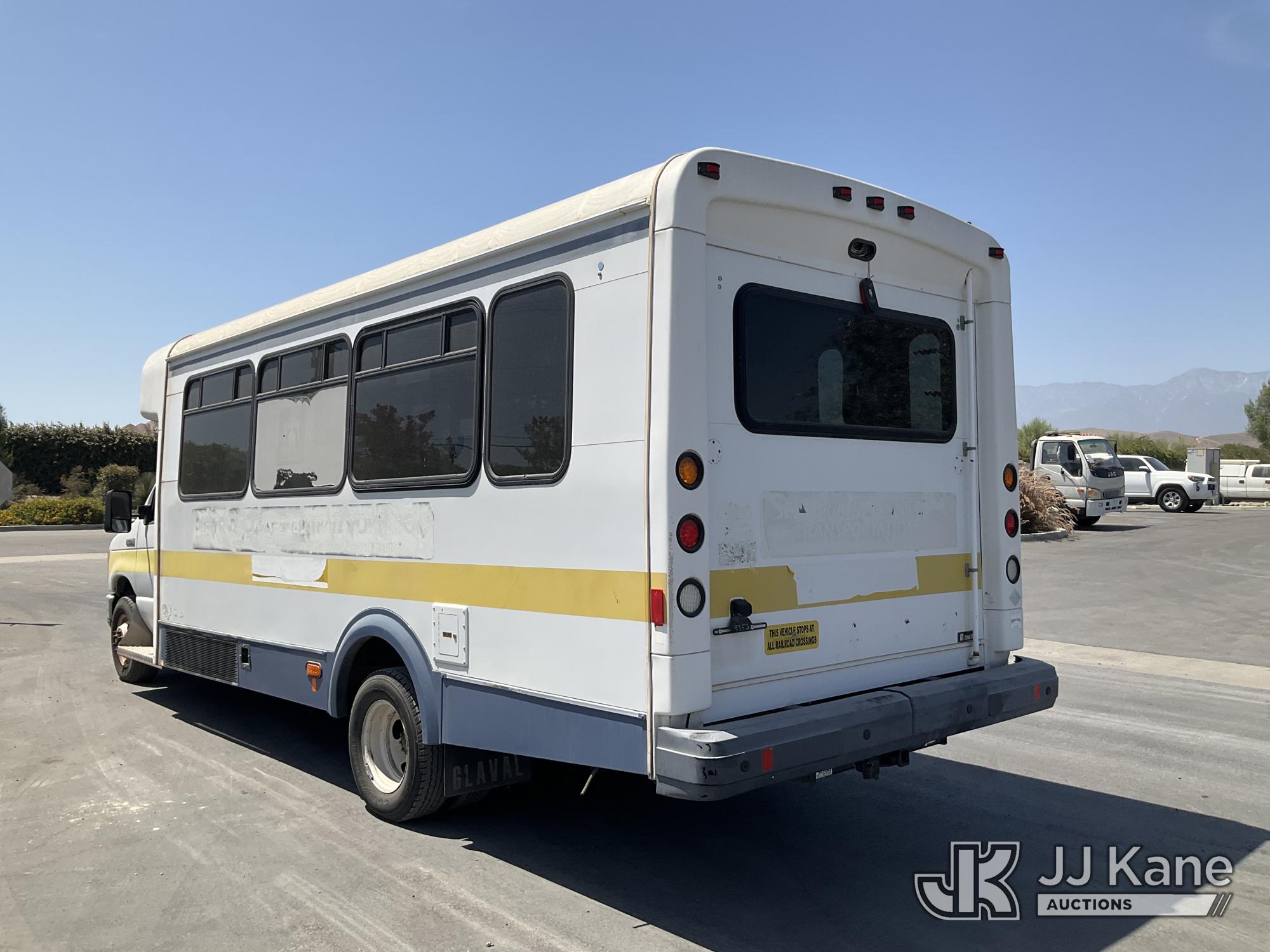 2010 Ford Econoline E-450 Passenger Bus (1629810) - photo 4