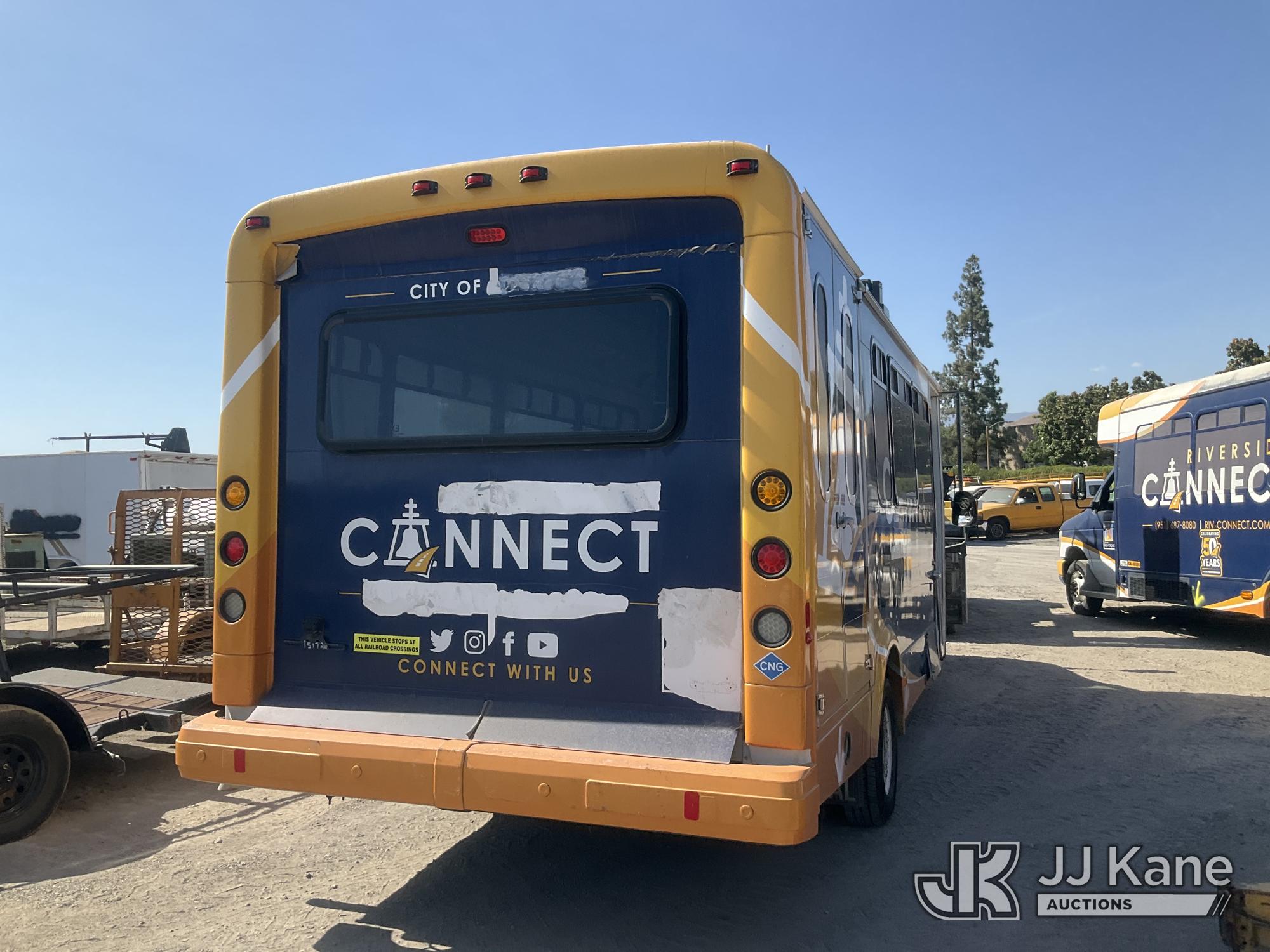 2013 Ford Econoline E-450 Passenger Bus (1629811) - photo 3