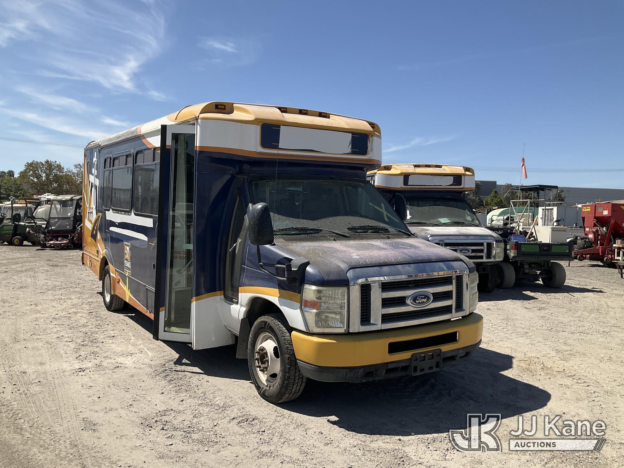 2013 Ford Econoline E-450 Passenger Bus (1629813) - photo 2